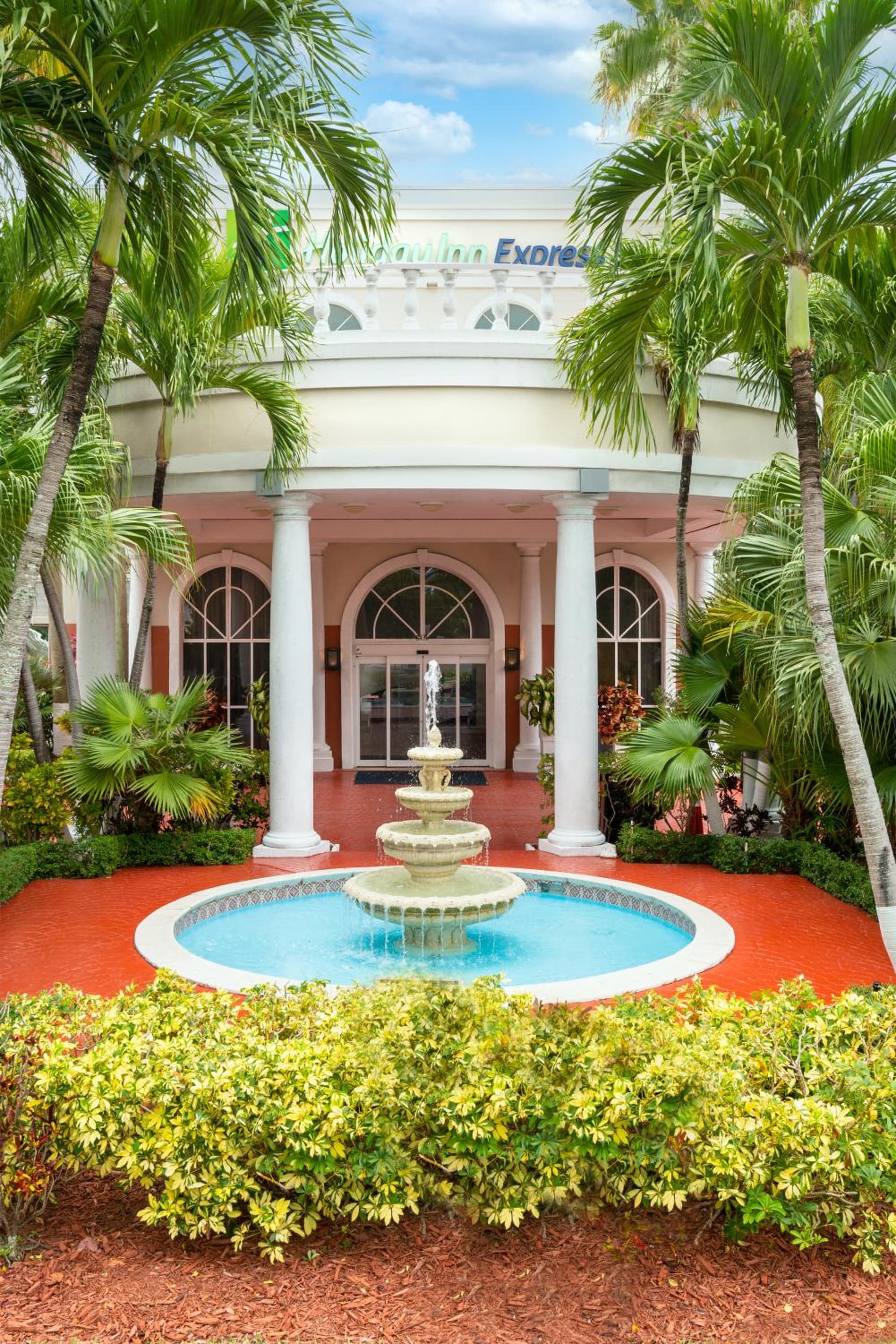 Holiday Inn Express Miami Airport Doral Area by IHG exterior or lobby in Miami, FL — main listing photo