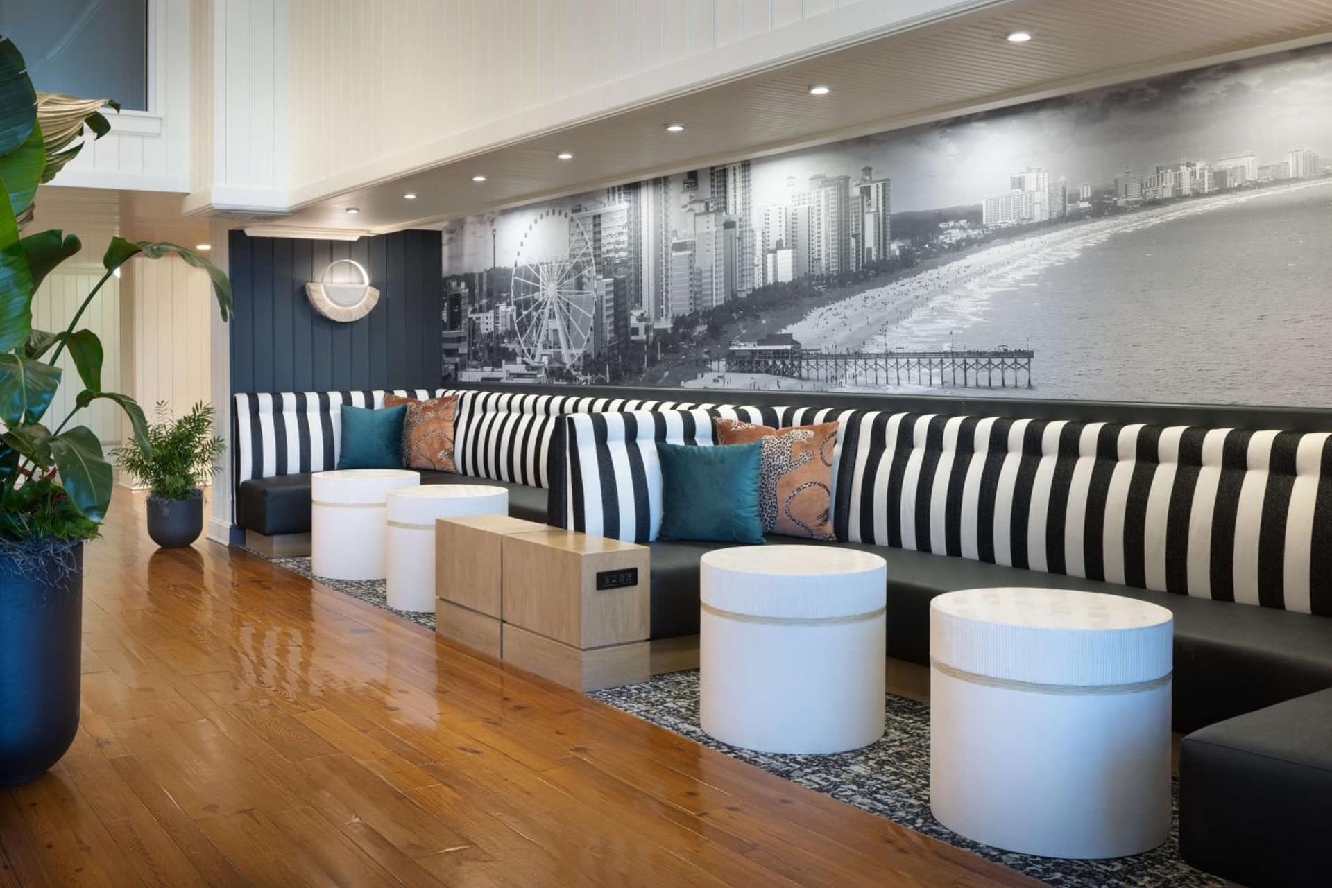 Hampton Inn & Suites Myrtle Beach Oceanfront gallery photo in Myrtle Beach, SC — image 70