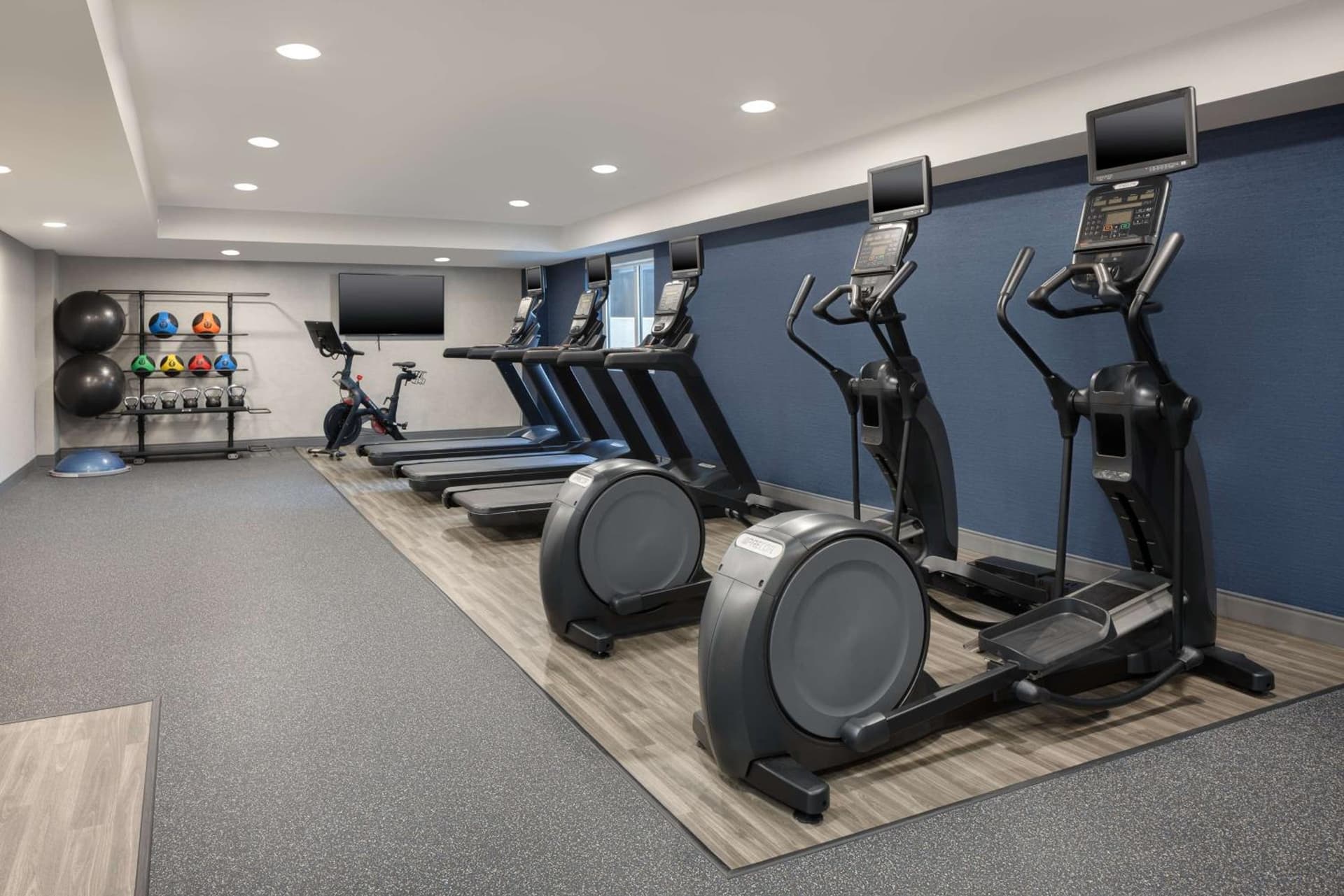 Hampton Inn & Suites Myrtle Beach Oceanfront gallery photo in Myrtle Beach, SC — image 20