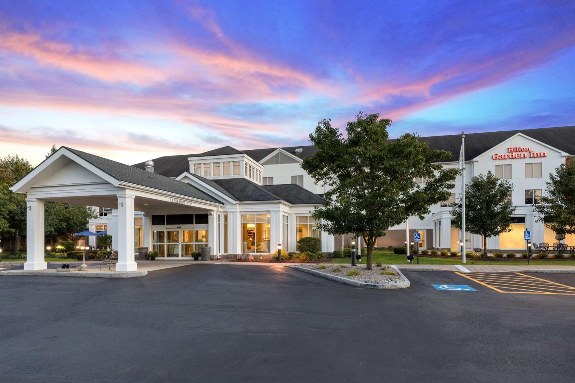 Hilton Garden Inn Syracuse interior in East Syracuse, NY — gallery photo 2