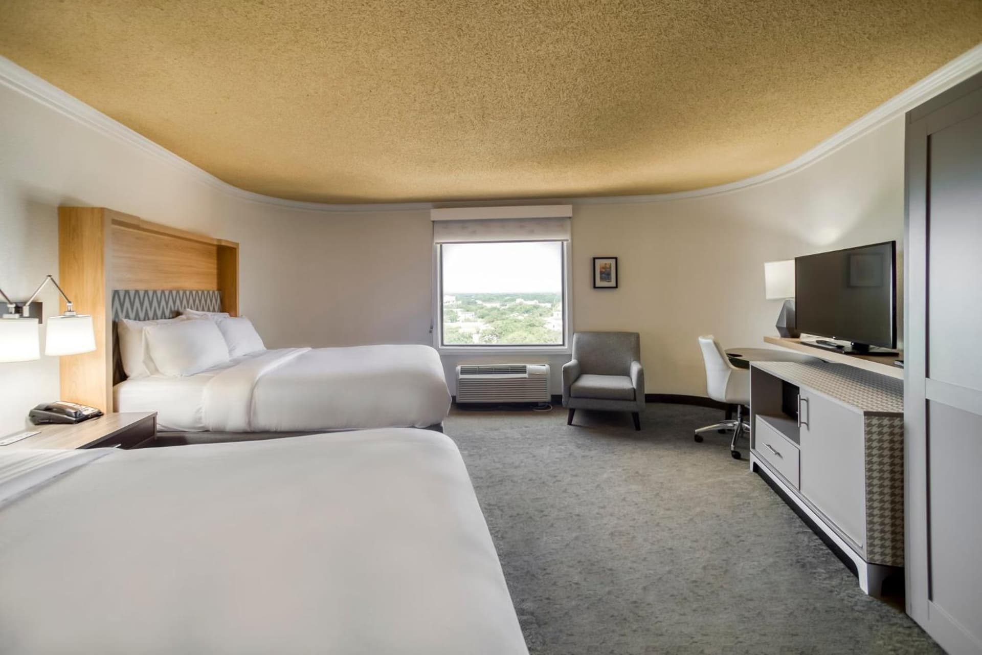Holiday Inn Mobile Downtown Historic District by IHG gallery photo in Mobile, AL — image 57