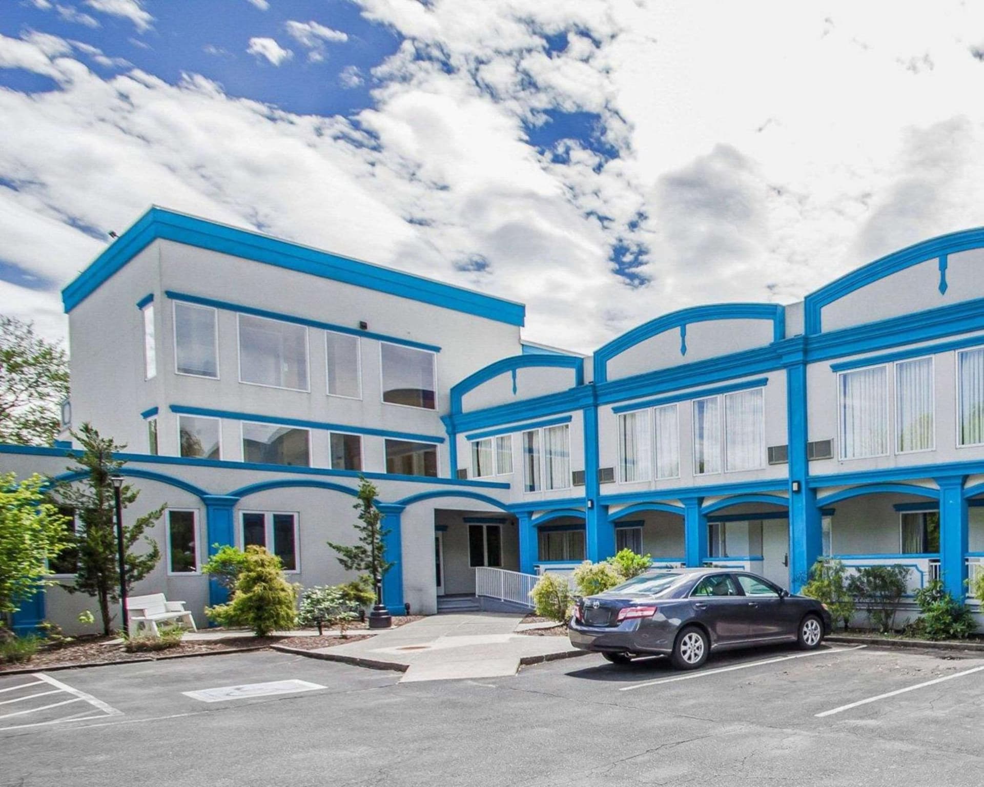 Econo Lodge Inn & Suites Old Saybrook - Westbrook featured exterior or lobby in Old Saybrook, CT — similar hotel