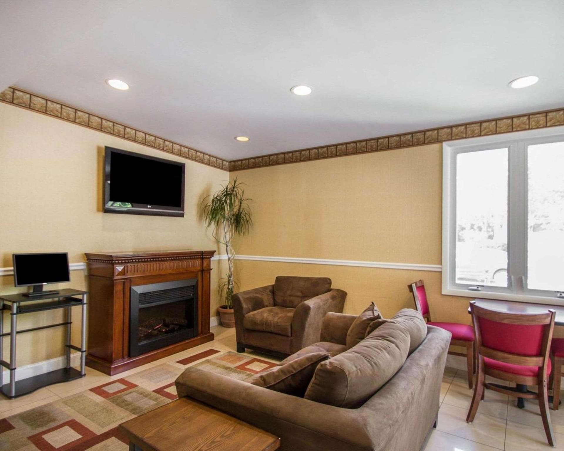 Econo Lodge Inn & Suites Old Saybrook - Westbrook gallery photo in Old Saybrook, CT — image 32