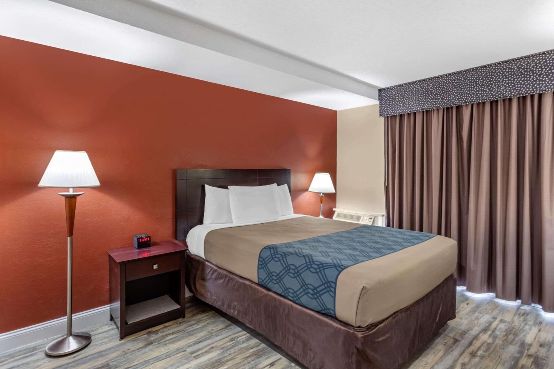 Econo Lodge Inn & Suites Old Saybrook - Westbrook gallery photo in Old Saybrook, CT — image 17