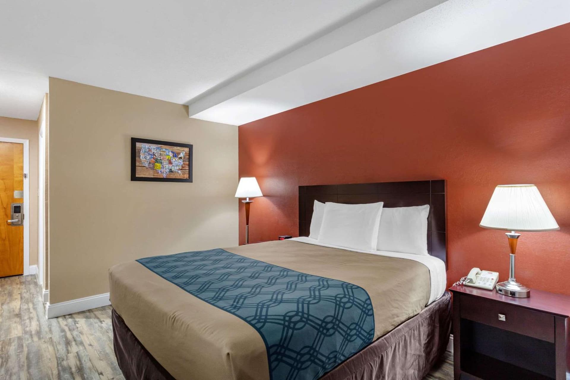 Econo Lodge Inn & Suites Old Saybrook - Westbrook property views in Old Saybrook, CT — gallery photo 3