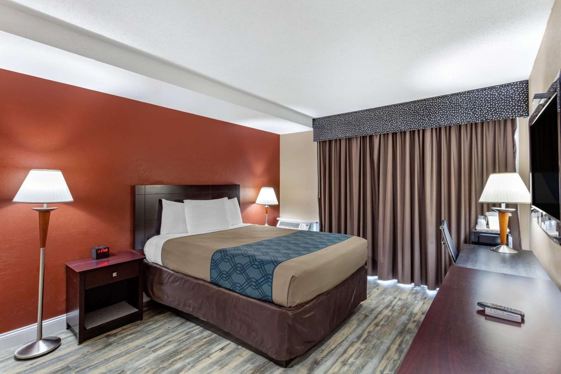 Econo Lodge Inn & Suites Old Saybrook - Westbrook interior in Old Saybrook, CT — gallery photo 2