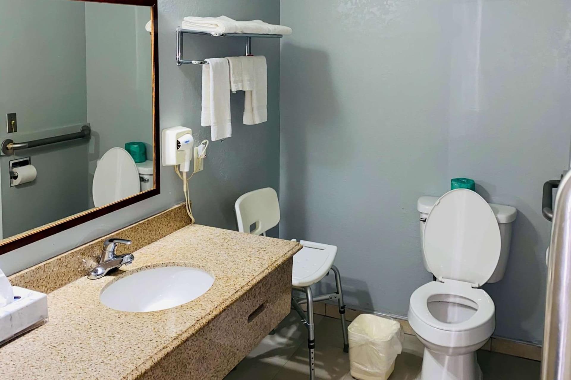 Econo Lodge Inn & Suites Old Saybrook - Westbrook gallery photo in Old Saybrook, CT — image 25