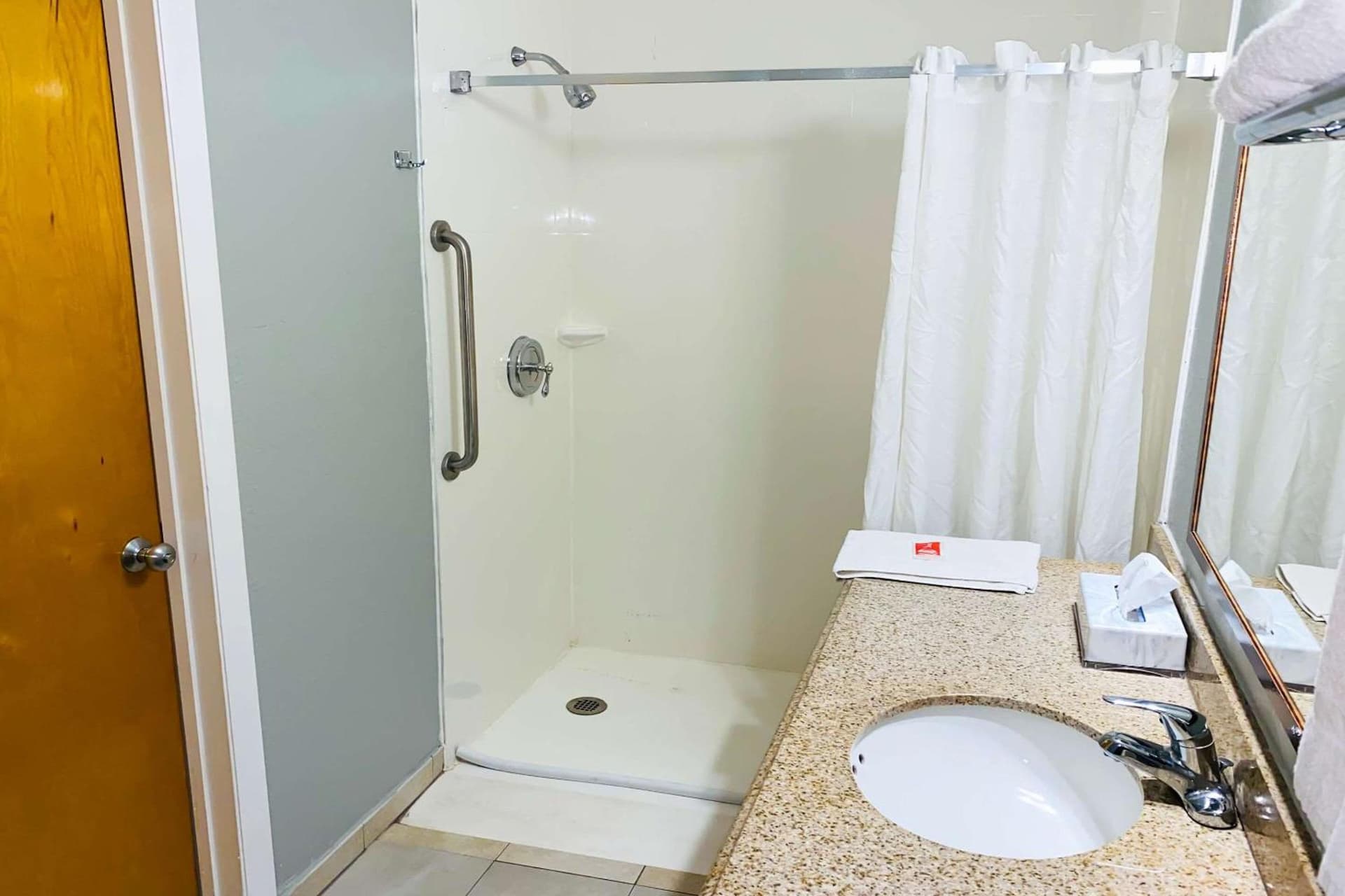 Econo Lodge Inn & Suites Old Saybrook - Westbrook gallery photo in Old Saybrook, CT — image 10