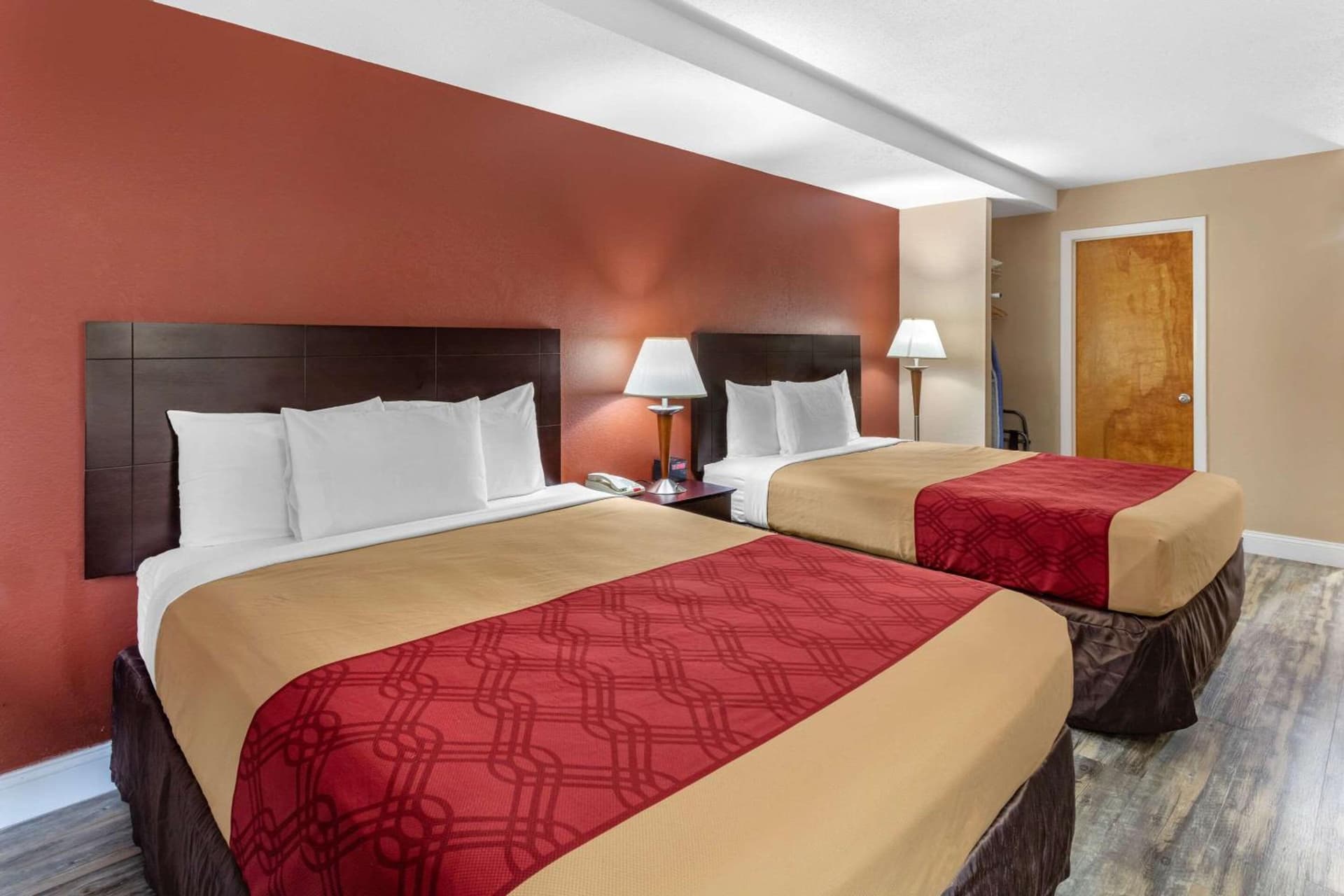 Econo Lodge Inn & Suites Old Saybrook - Westbrook gallery photo in Old Saybrook, CT — image 41