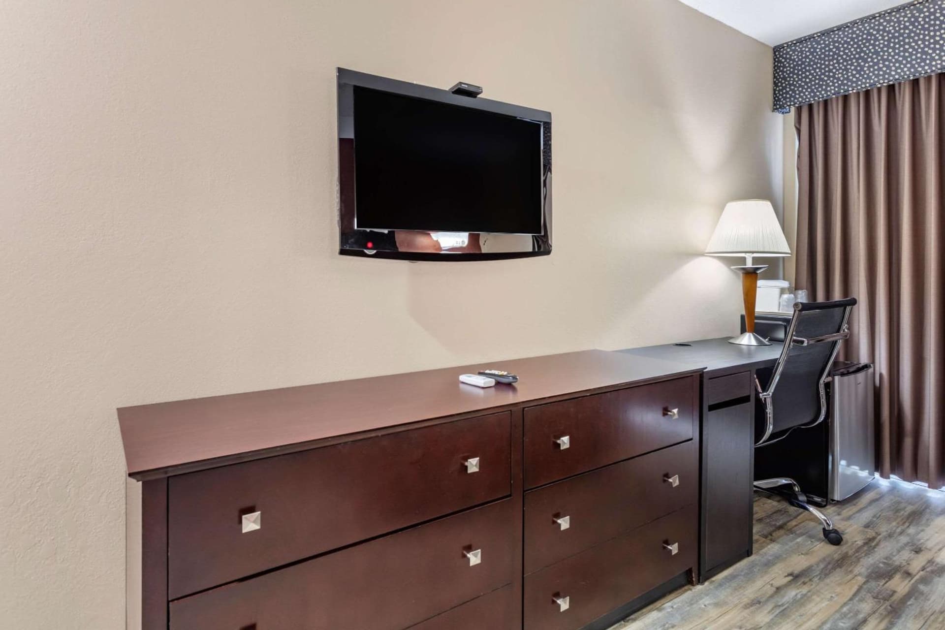 Econo Lodge Inn & Suites Old Saybrook - Westbrook gallery photo in Old Saybrook, CT — image 4