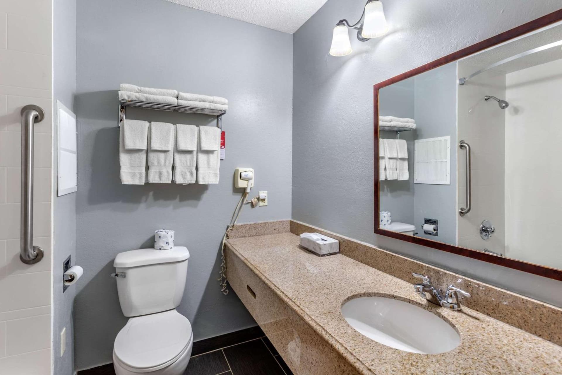 Econo Lodge Inn & Suites Old Saybrook - Westbrook gallery photo in Old Saybrook, CT — image 35