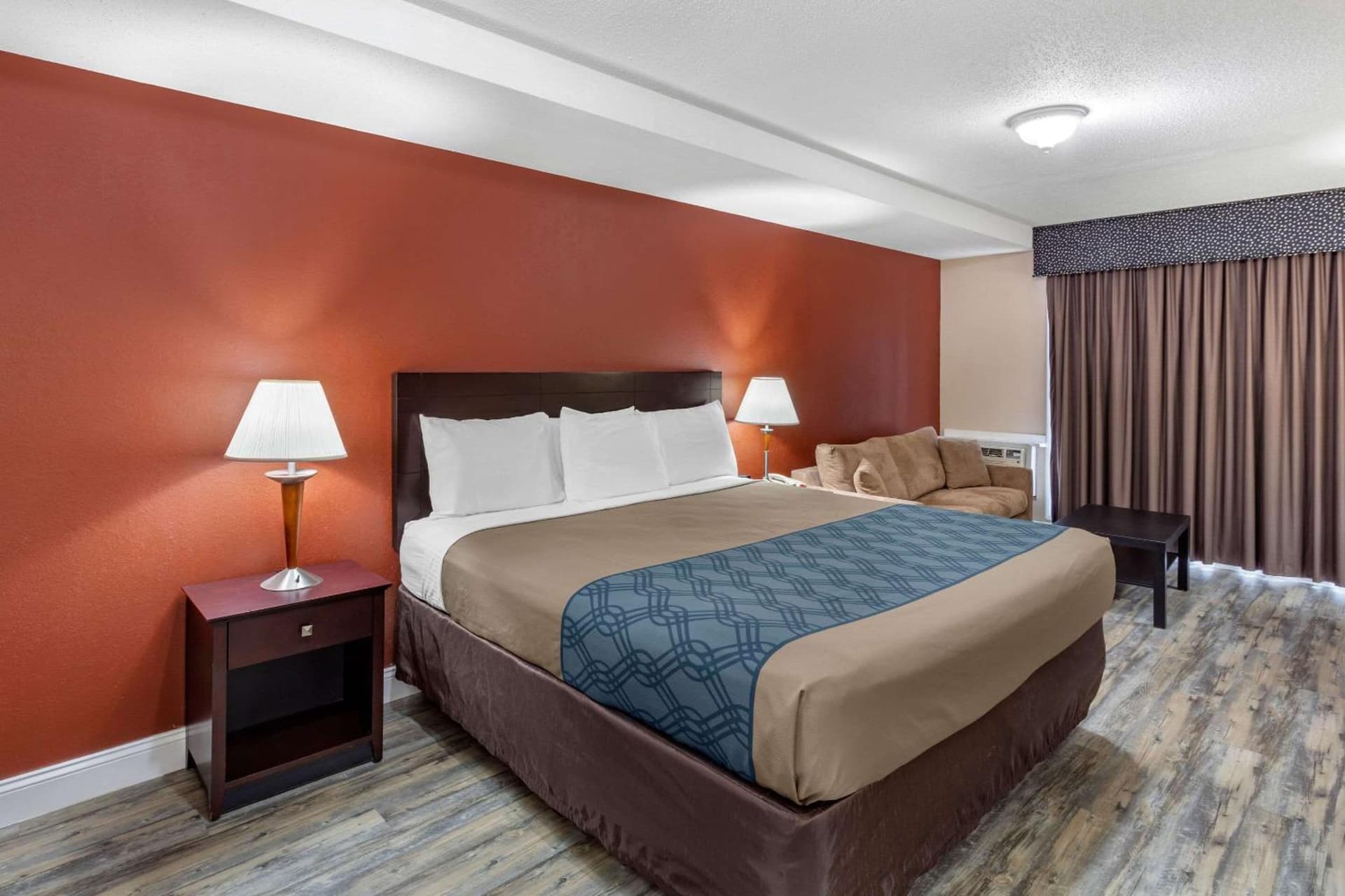 Econo Lodge Inn & Suites Old Saybrook - Westbrook gallery photo in Old Saybrook, CT — image 24