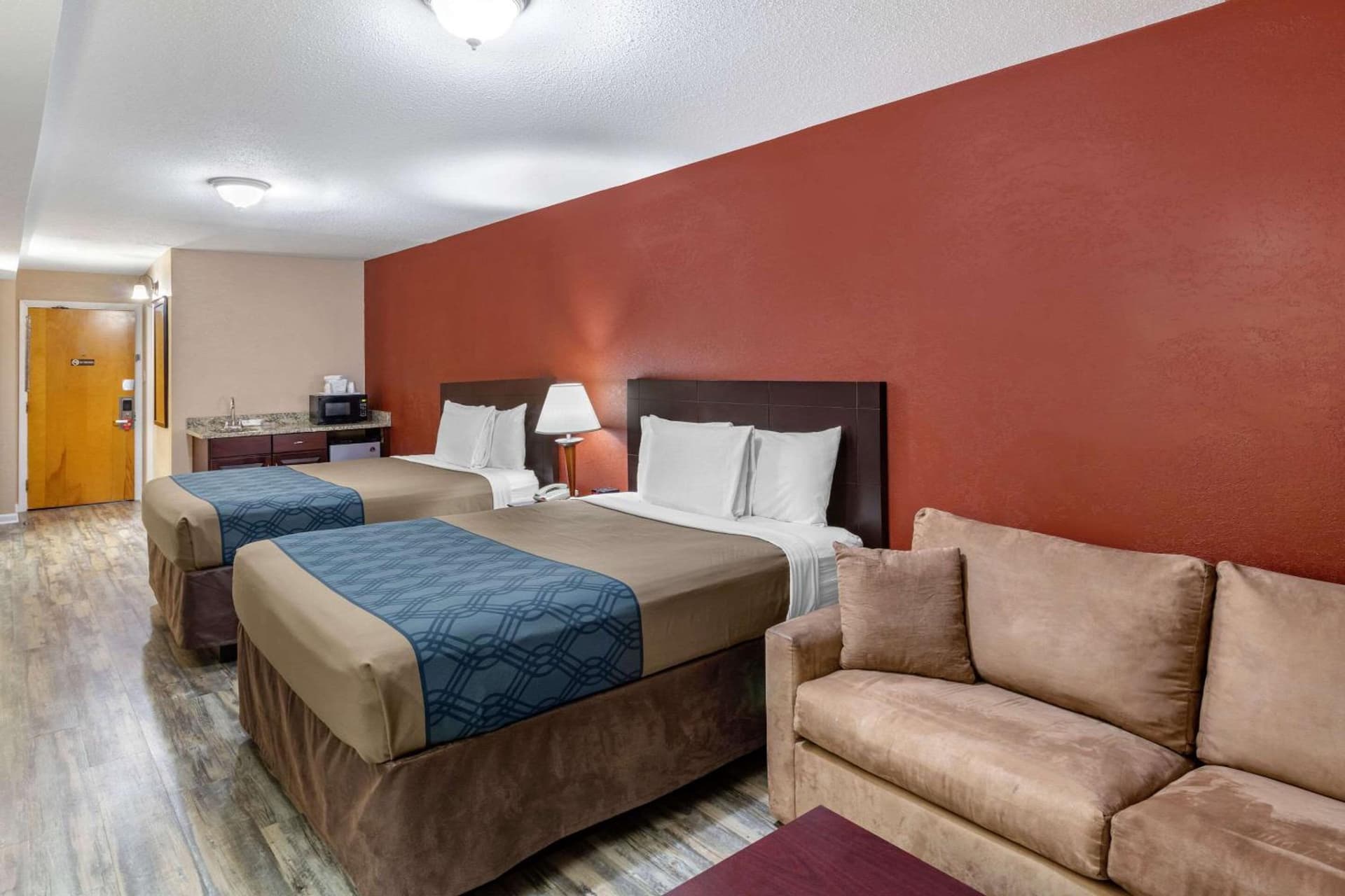 Econo Lodge Inn & Suites Old Saybrook - Westbrook gallery photo in Old Saybrook, CT — image 7