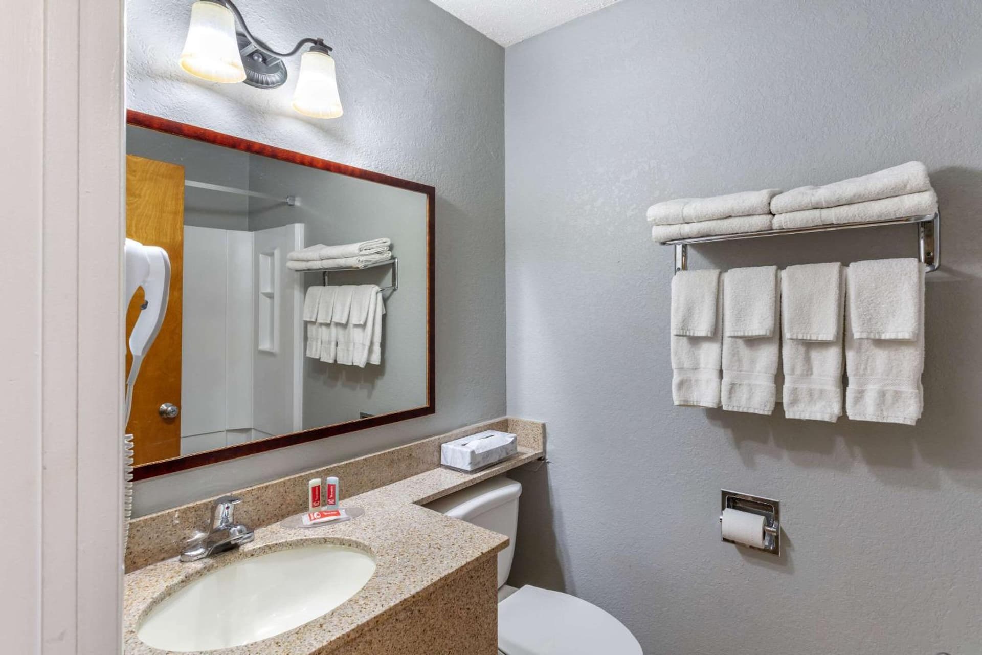 Econo Lodge Inn & Suites Old Saybrook - Westbrook gallery photo in Old Saybrook, CT — image 22