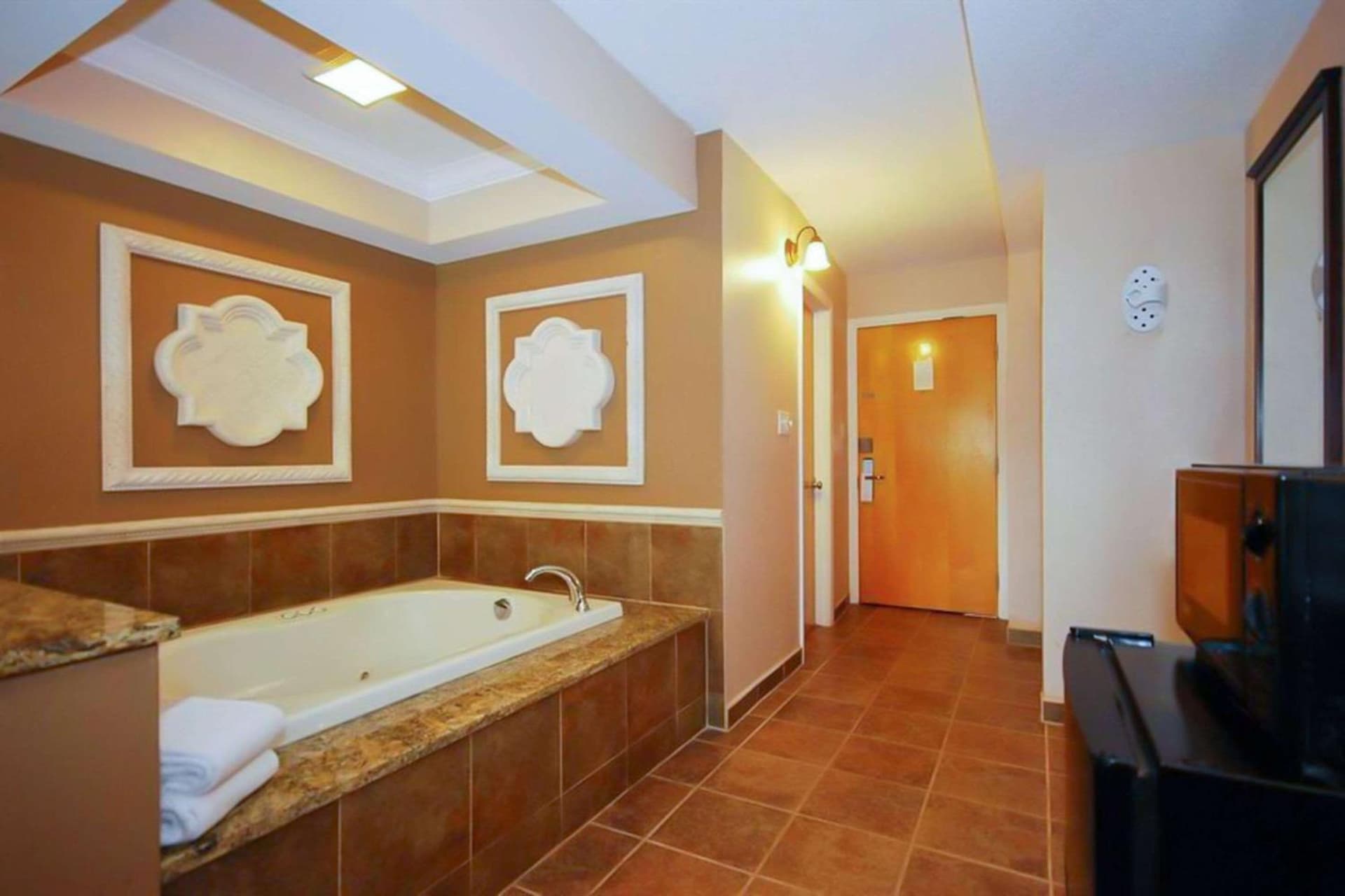 Econo Lodge Inn & Suites Old Saybrook - Westbrook gallery photo in Old Saybrook, CT — image 5