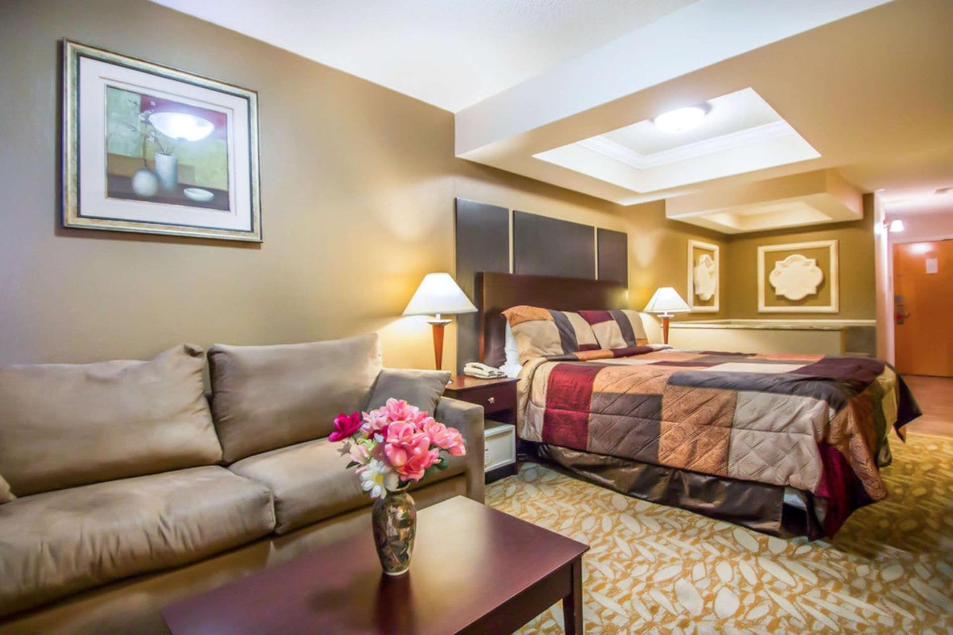 Econo Lodge Inn & Suites Old Saybrook - Westbrook gallery photo in Old Saybrook, CT — image 38