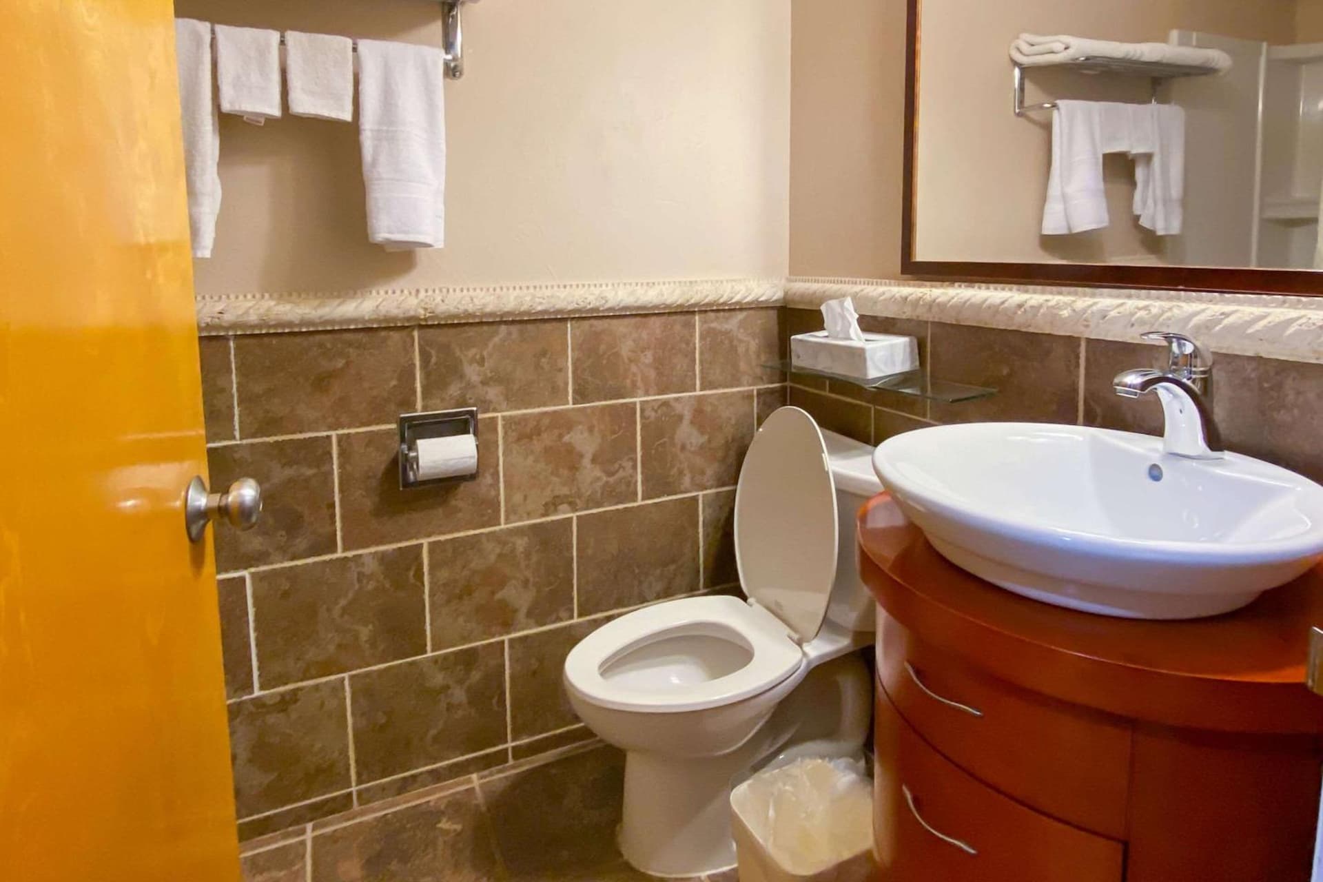 Econo Lodge Inn & Suites Old Saybrook - Westbrook gallery photo in Old Saybrook, CT — image 27
