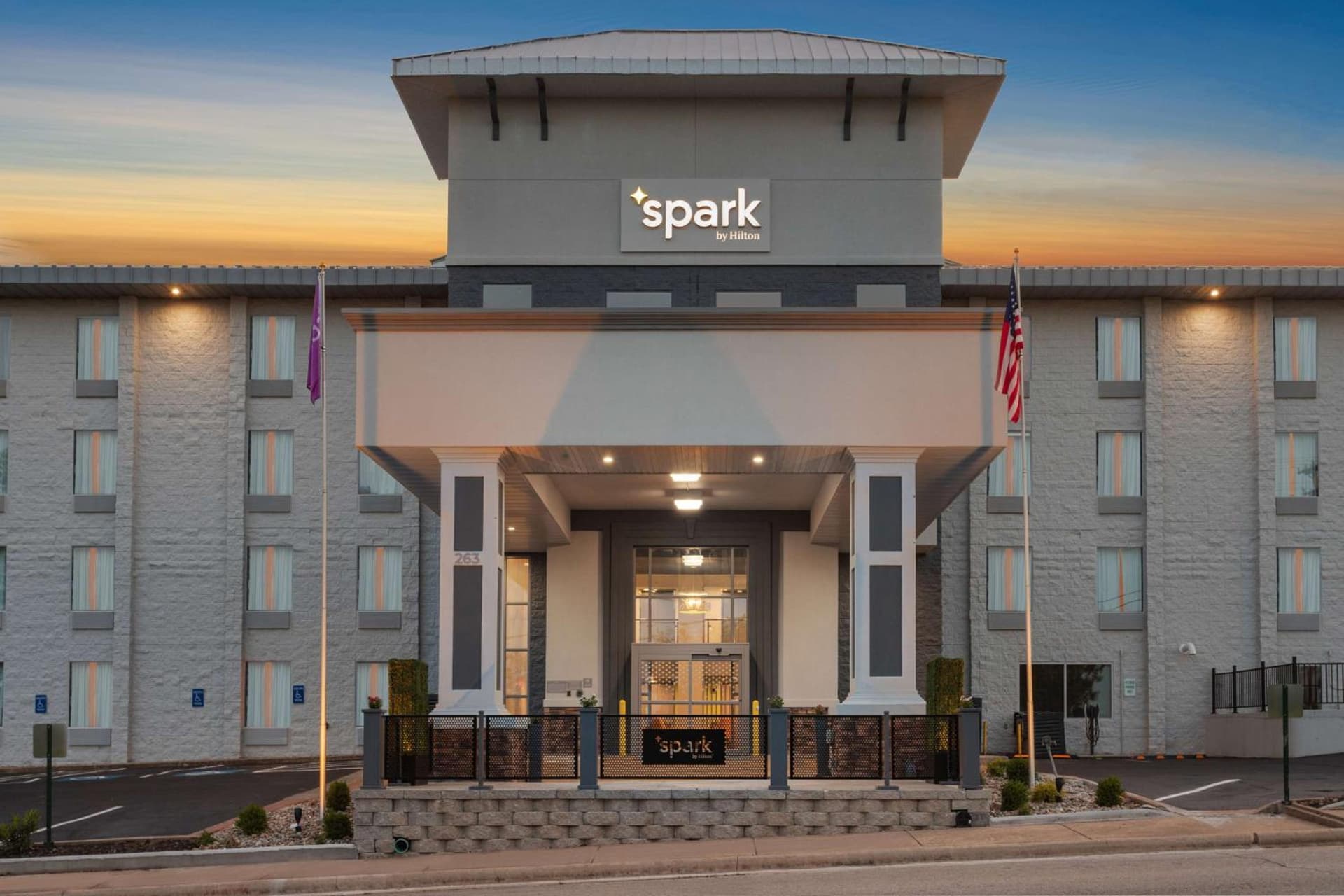 Spark By Hilton Branson Meadows interior in Branson, MO — gallery photo 2