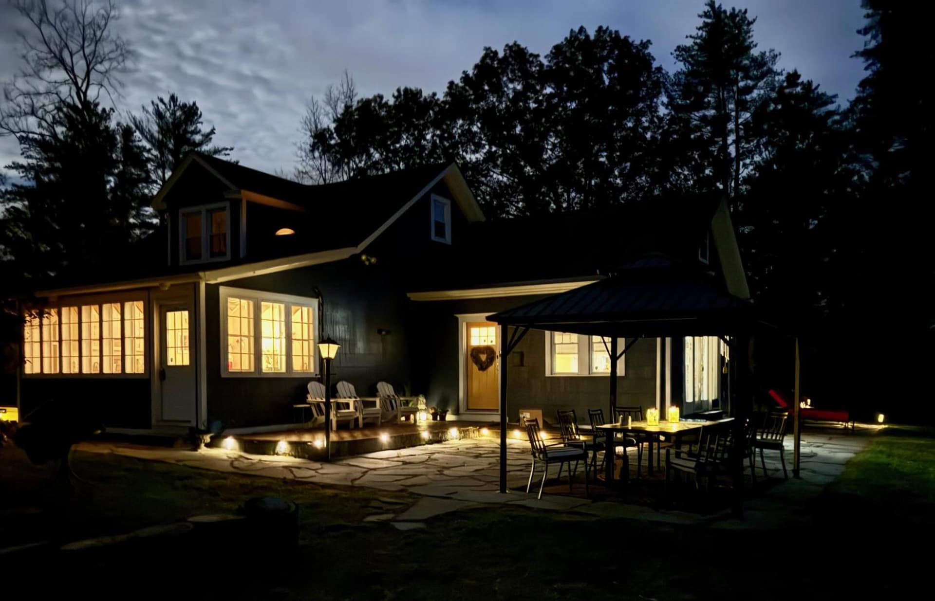 1890 CapeCod farmhouse:Charming, Private, Spacious featured exterior or lobby in Saugerties — similar hotel