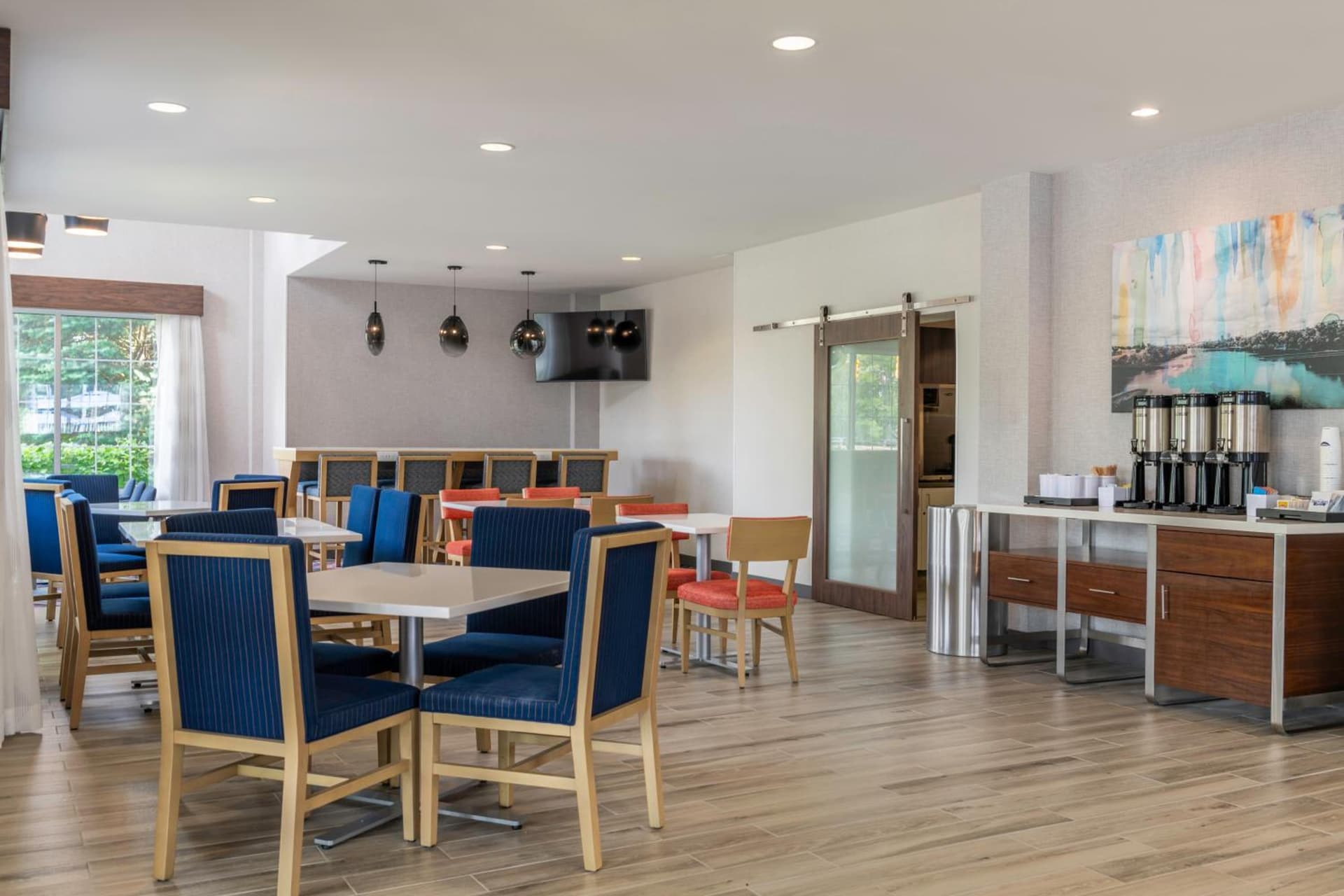 Hampton Inn Manchester Downtown gallery photo in Manchester, NH — image 8