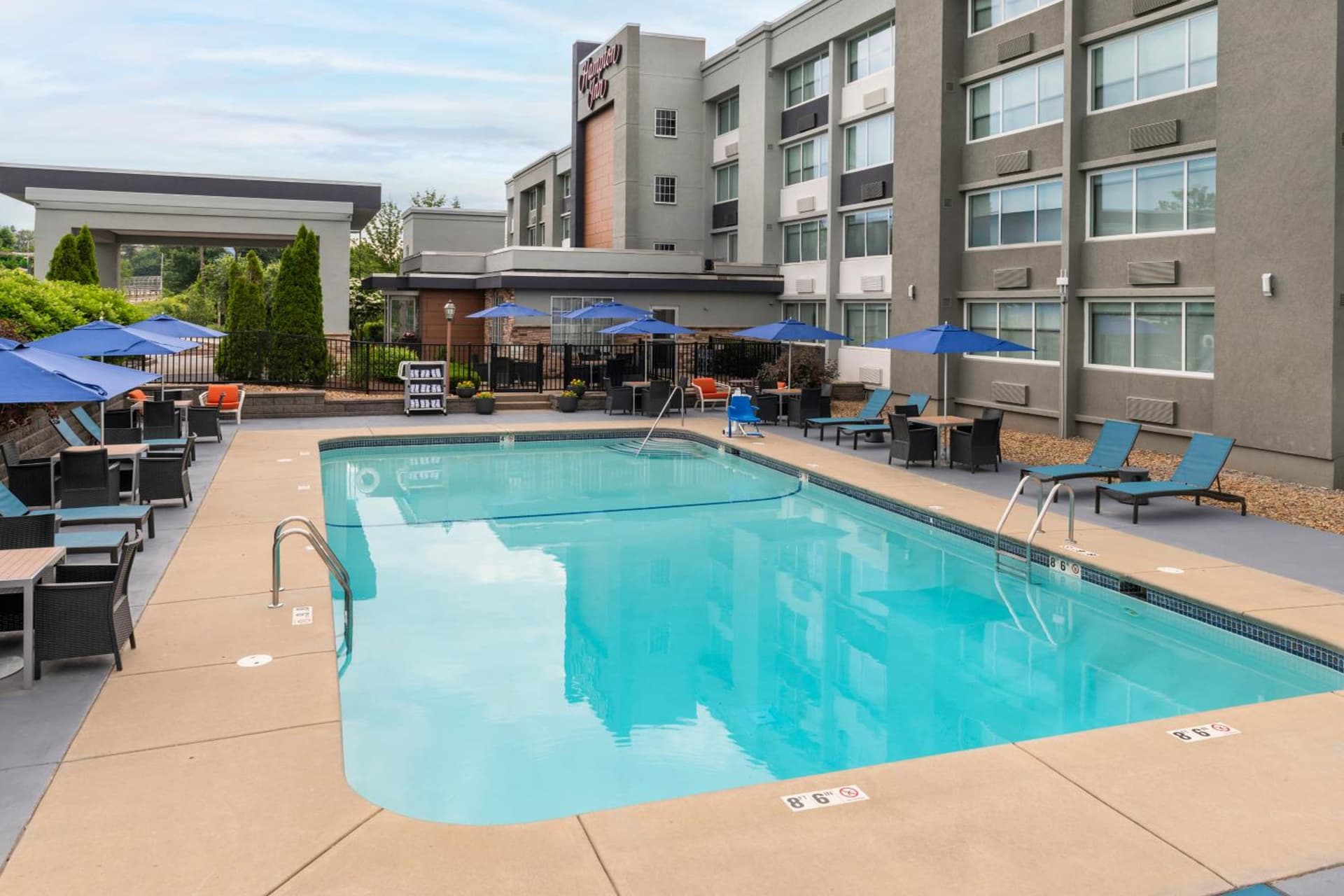 Hampton Inn Manchester Downtown gallery photo in Manchester, NH — image 87