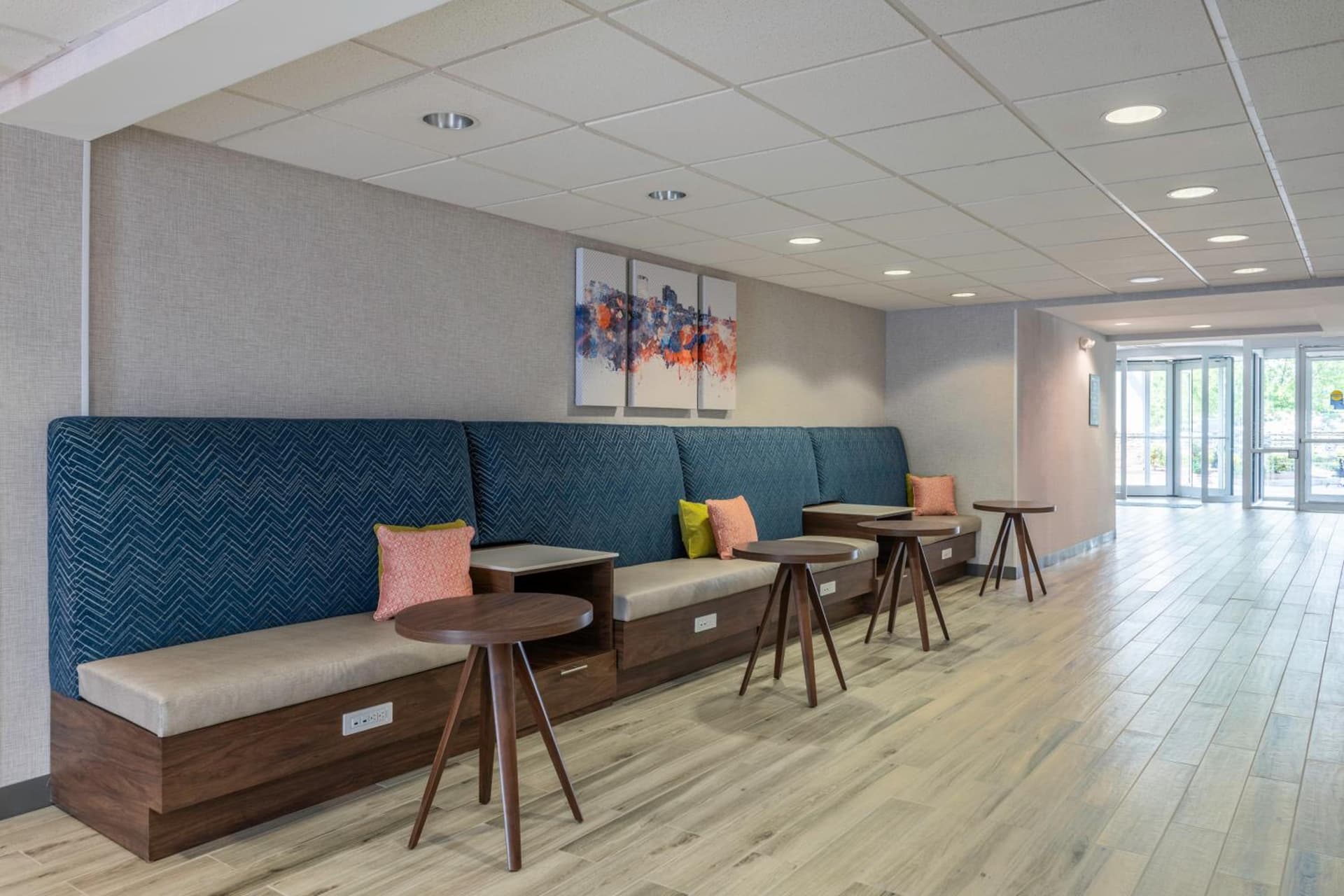 Hampton Inn Manchester Downtown interior in Manchester, NH — gallery photo 2