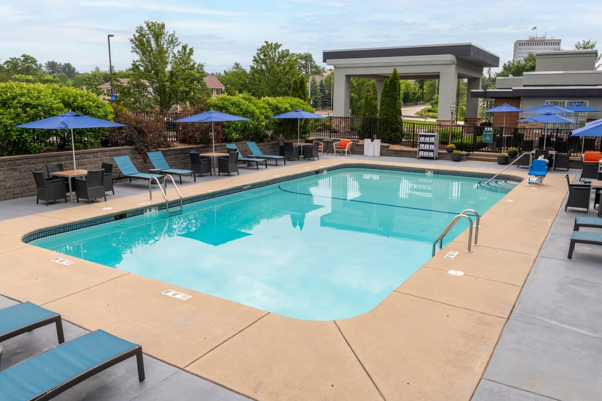 Hampton Inn Manchester Downtown property views in Manchester, NH — gallery photo 3