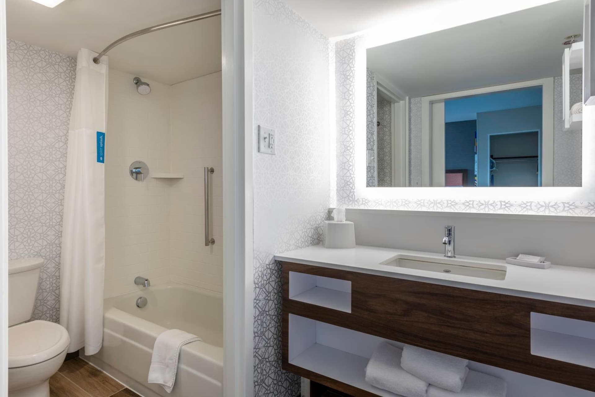 Hampton Inn Manchester Downtown gallery photo in Manchester, NH — image 7
