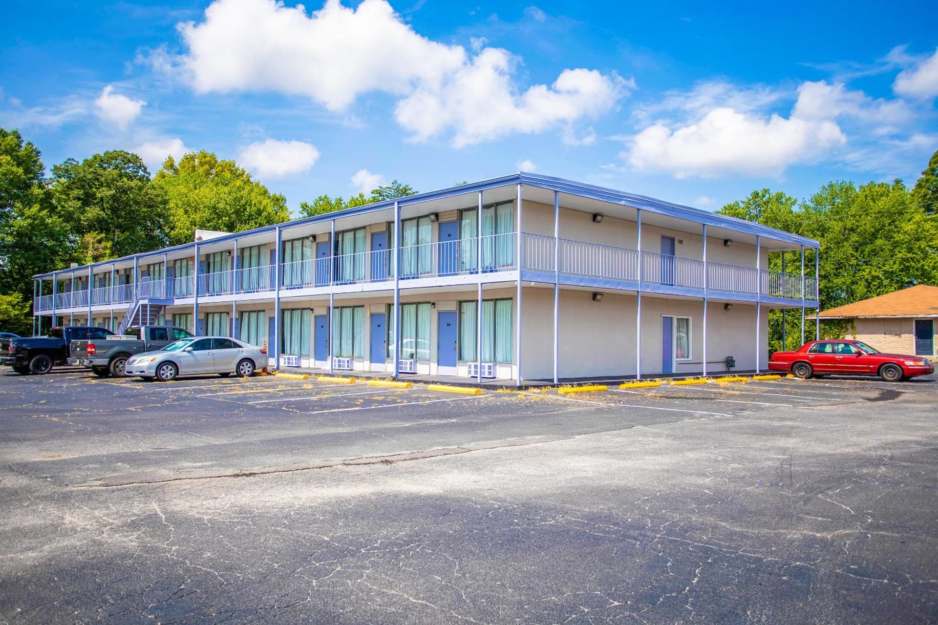 OYO Inn Kernersville property views in Kernersville, NC — gallery photo 3