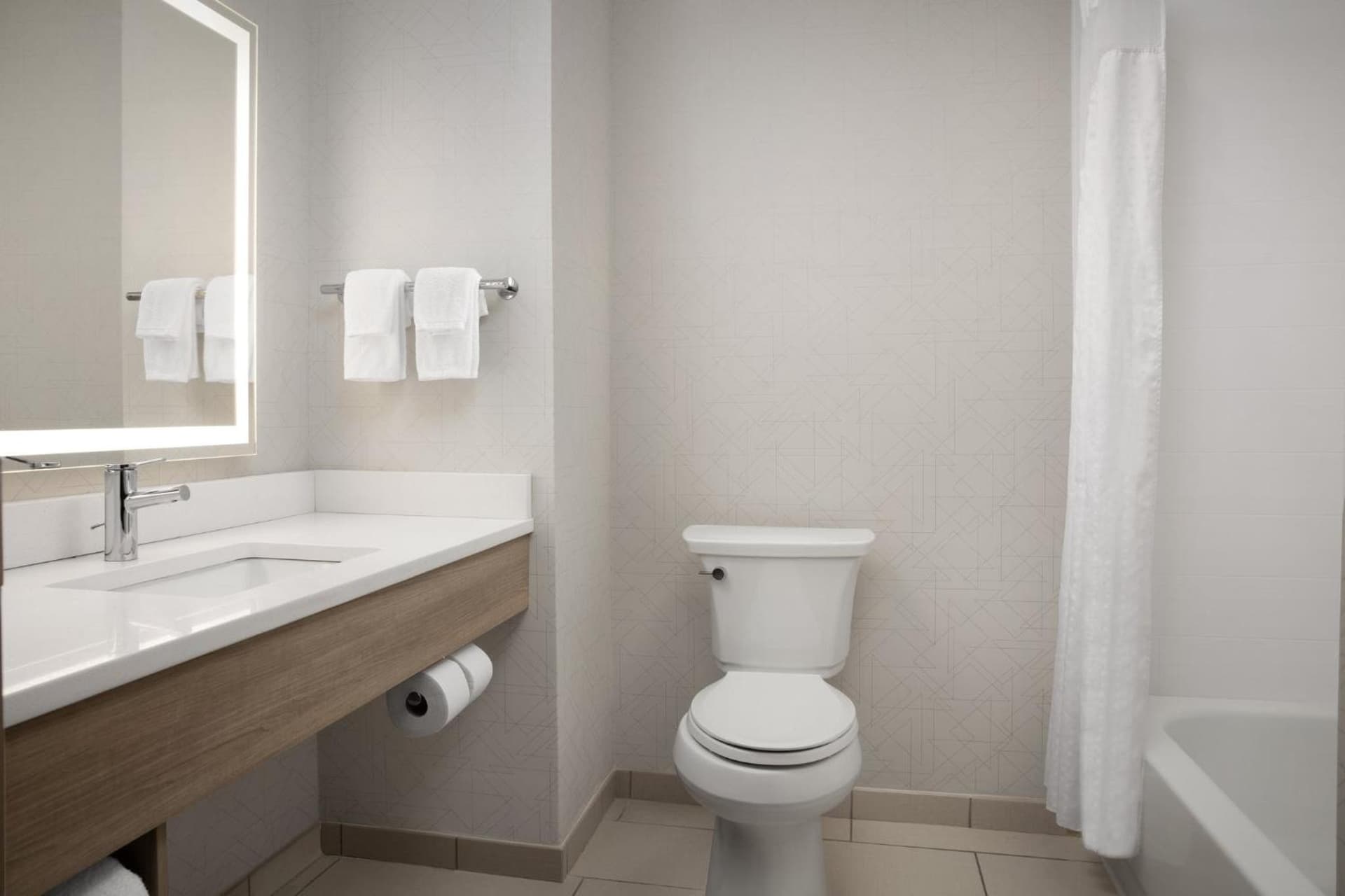 Holiday Inn Express & Suites by IHG Chambersburg by IHG gallery photo in Chambersburg, PA — image 10