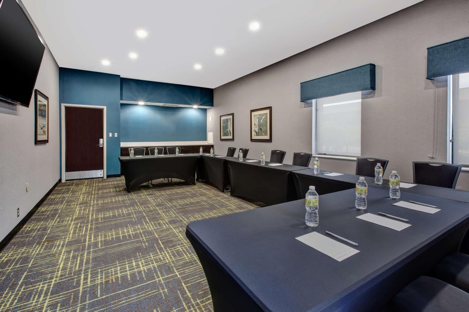 Hampton Inn & Suites Cleveland-Airport/Middleburg Heights gallery photo in Middleburg Heights, OH — image 11