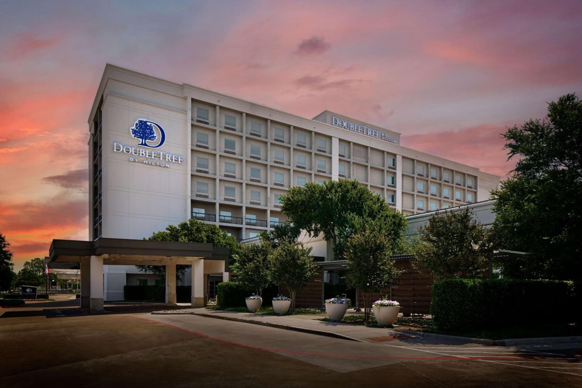 DoubleTree by Hilton Hotel Dallas - Love Field interior in Dallas, TX — gallery photo 2