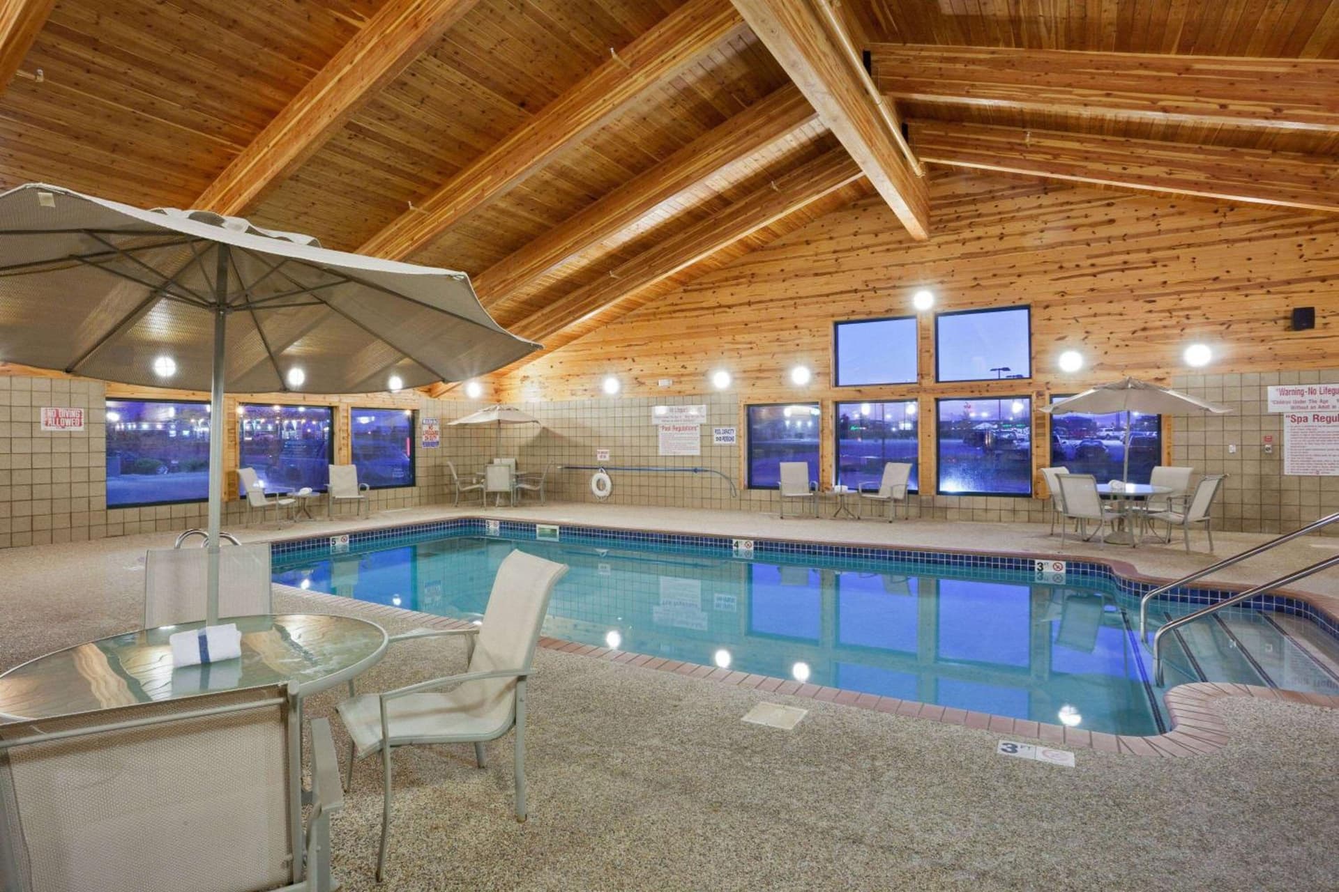 AmericInn by Wyndham Lincoln South interior in Lincoln, NE — gallery photo 2