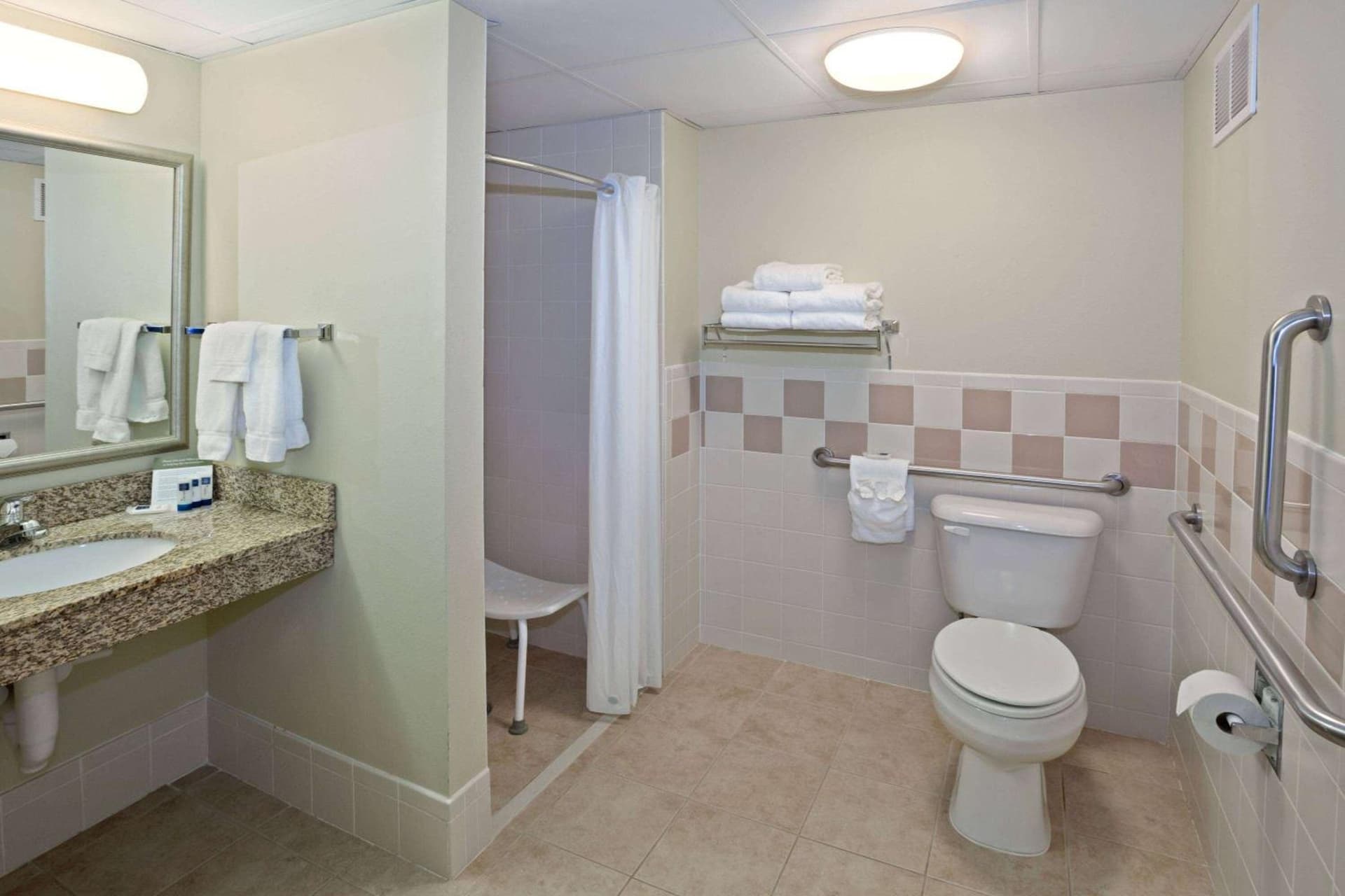 AmericInn by Wyndham Lincoln South gallery photo in Lincoln, NE — image 29