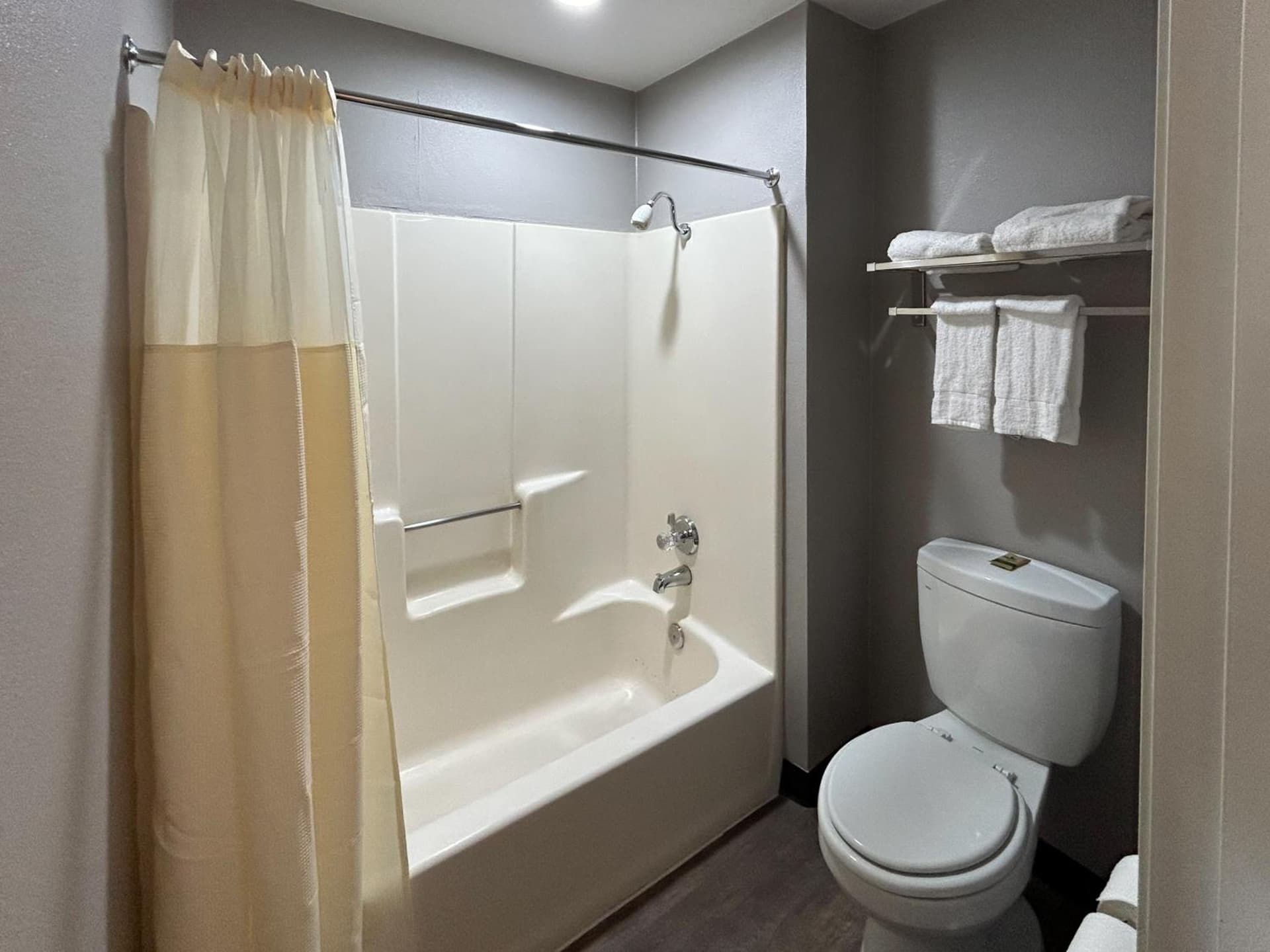 Motel 6 Lake Elsinore, CA gallery photo in Lake Elsinore, CA — image 17