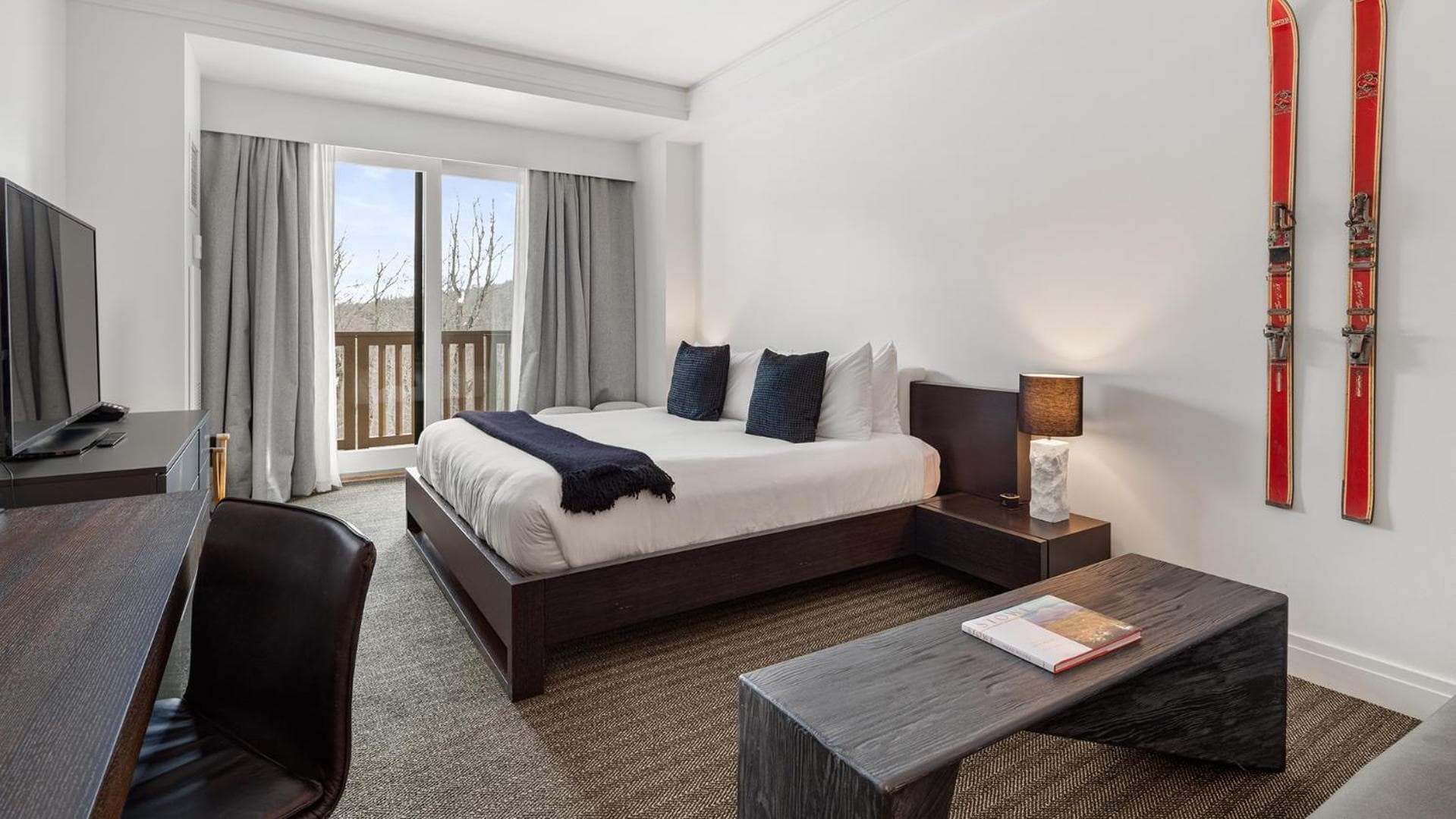 351 - Lodge At Spruce Peak - Ski In Ski out - 3 Bedroom - Sleeps 9 interior in Stowe — gallery photo 2