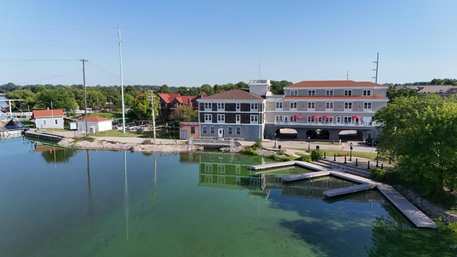 Nuks Executive Suites property views in De Pere, WI — gallery photo 3