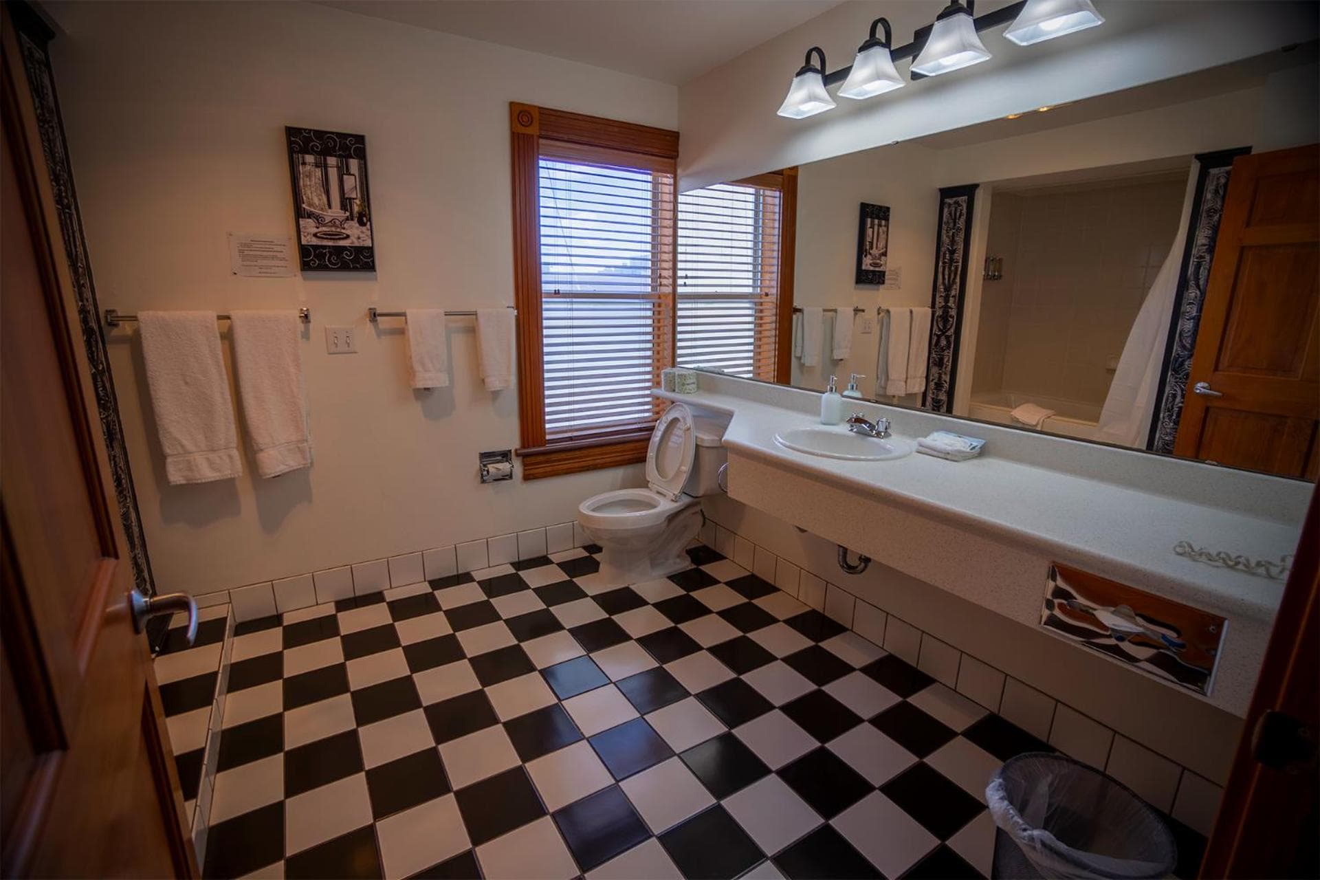 Nuks Executive Suites gallery photo in De Pere, WI — image 73