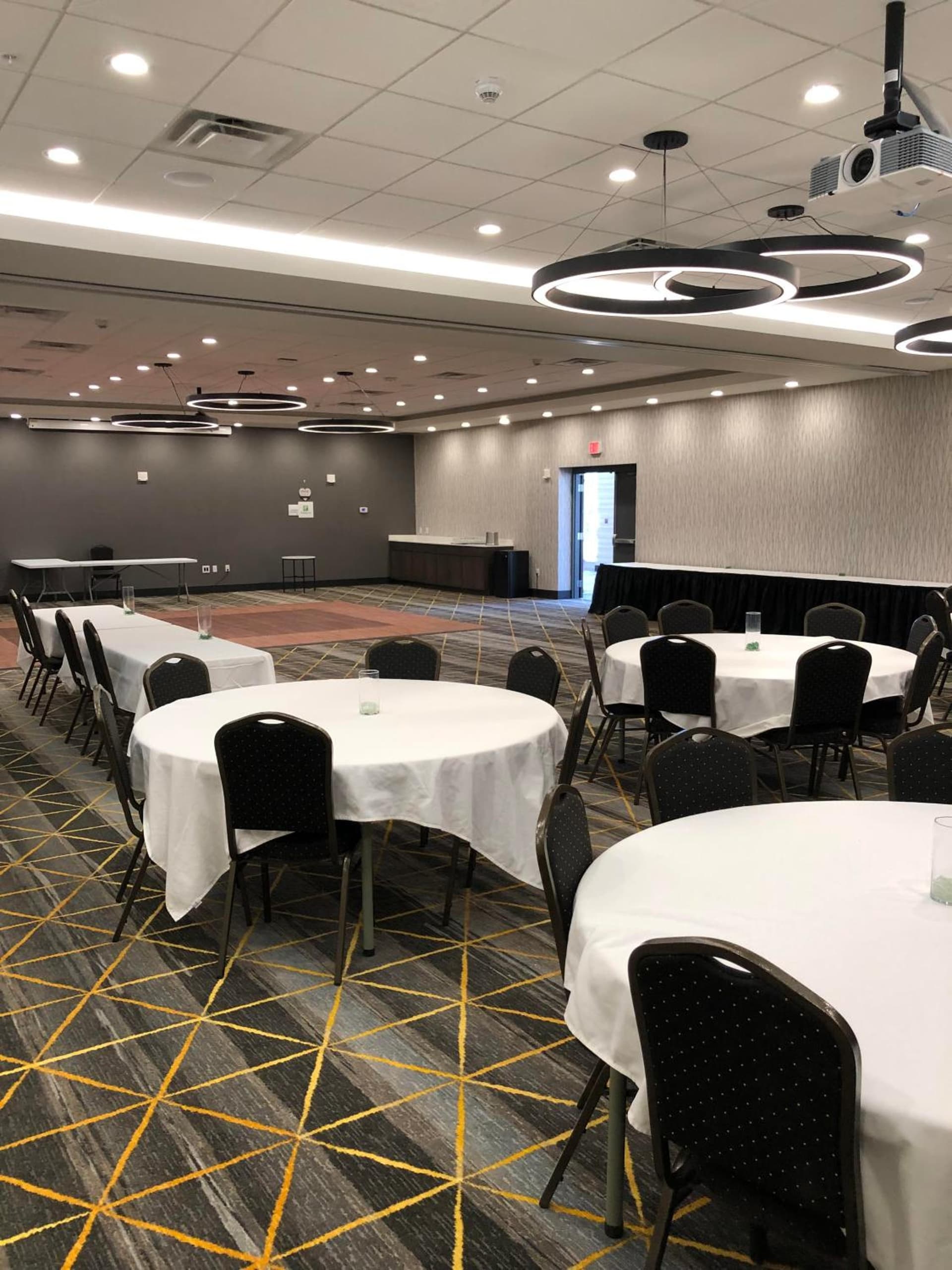 Holiday Inn & Suites Kalamazoo West gallery photo in Kalamazoo, MI — image 25