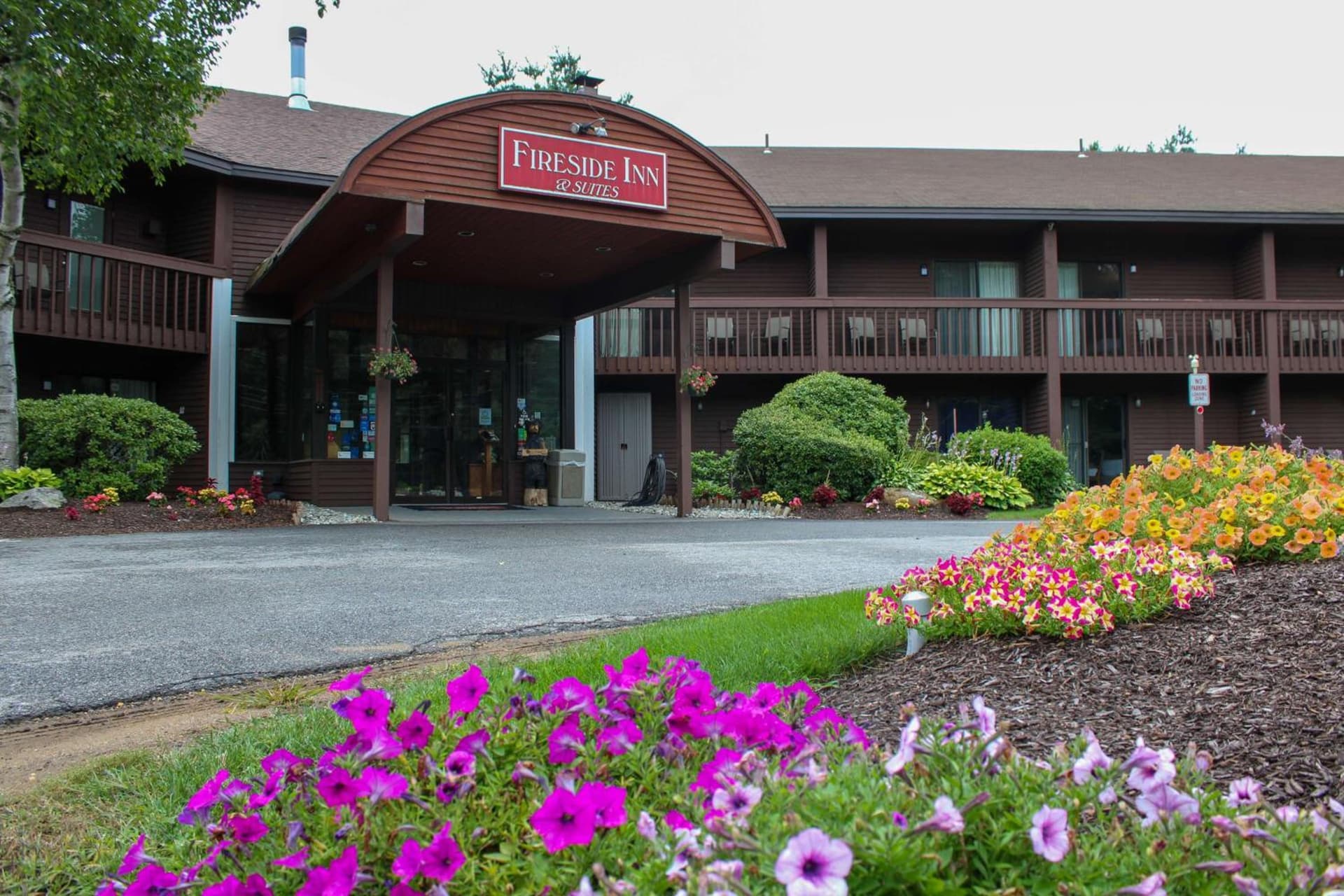 Fireside Inn & Suites Gilford interior in Gilford — gallery photo 2