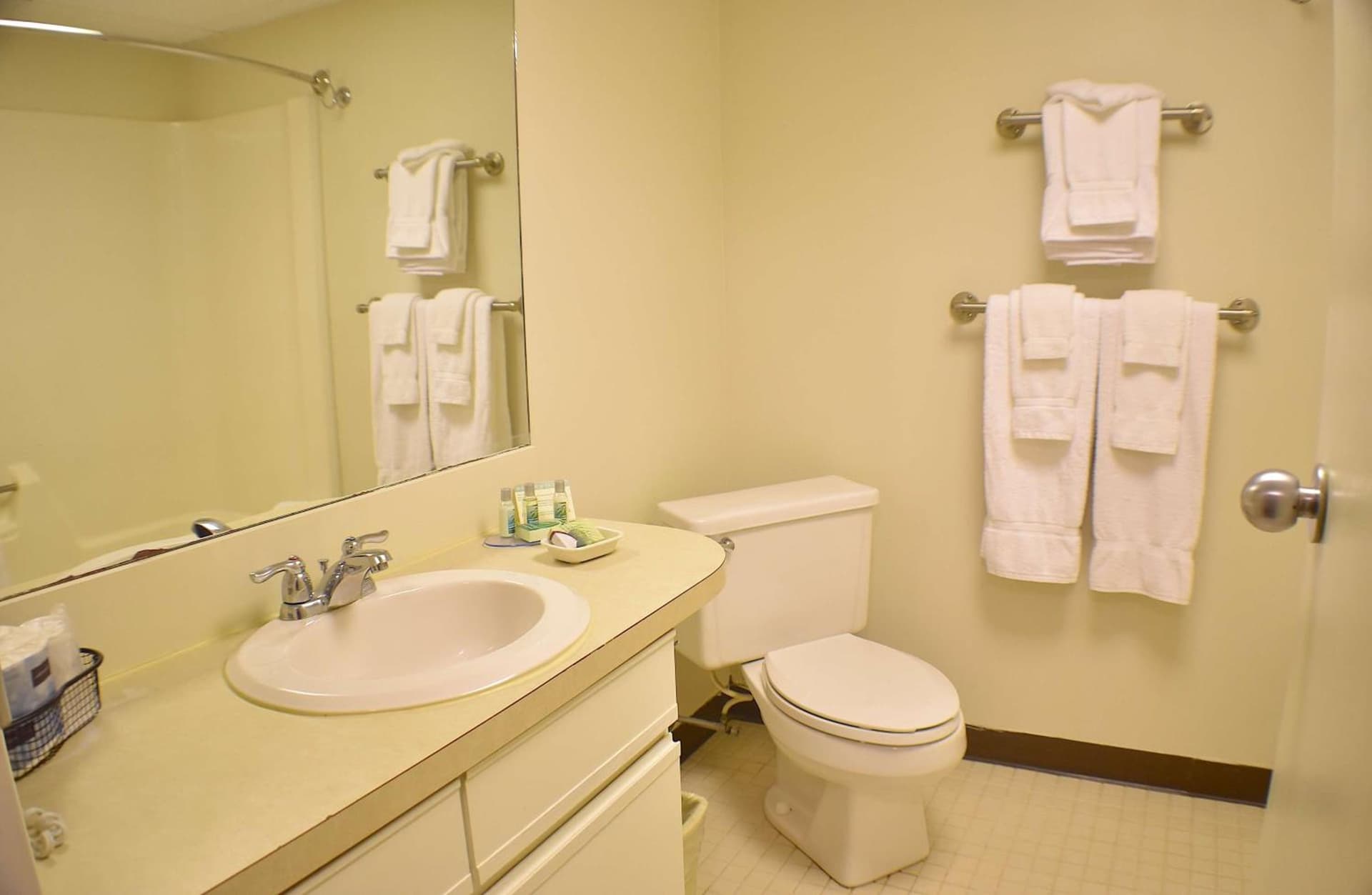 Fireside Inn & Suites Gilford gallery photo in Gilford — image 165