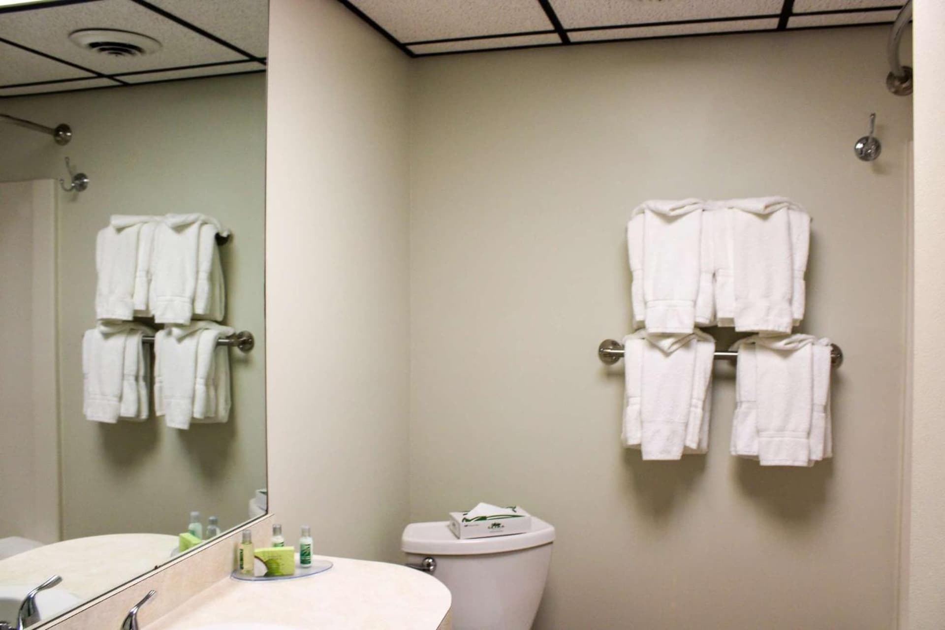 Fireside Inn & Suites Gilford gallery photo in Gilford — image 109