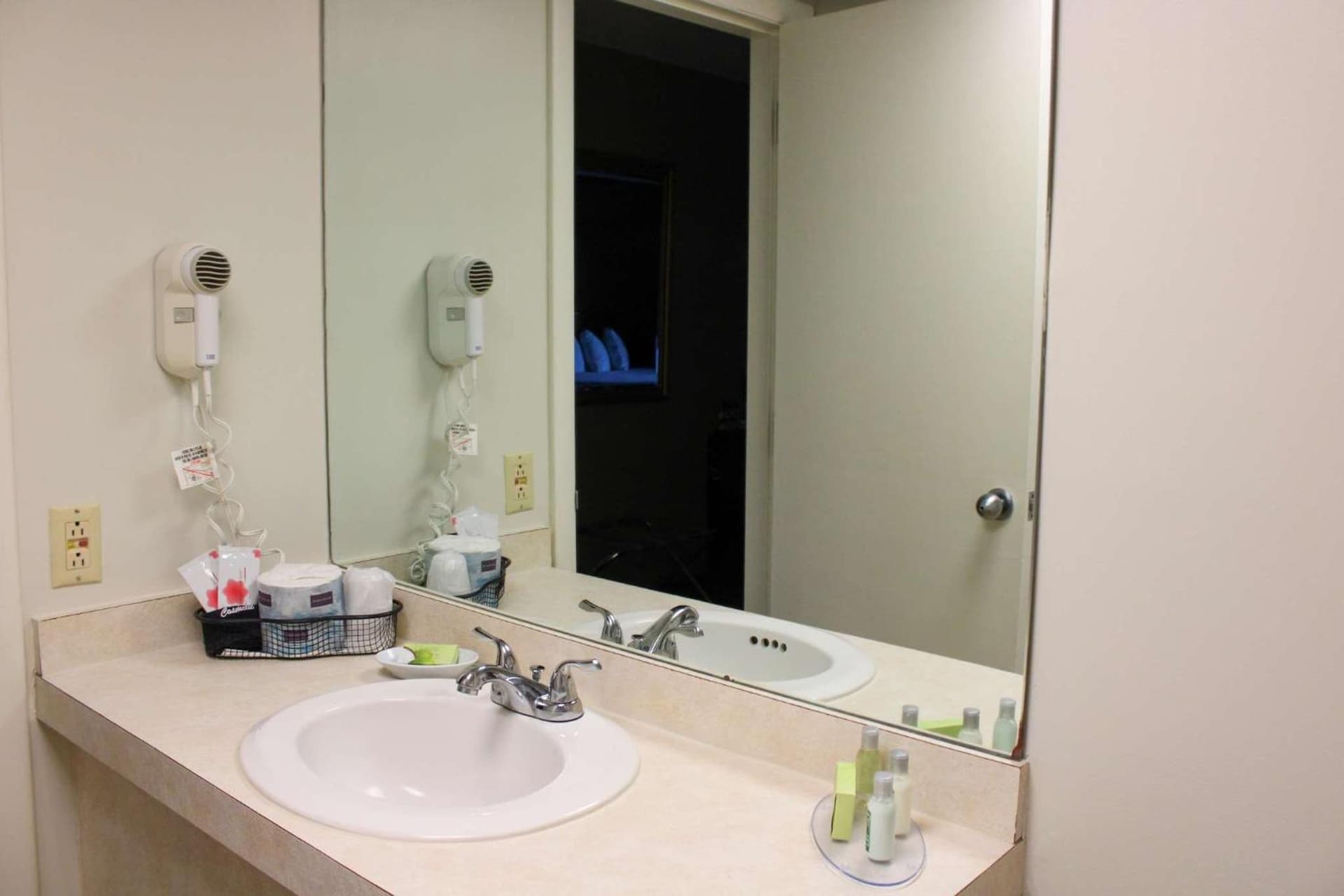Fireside Inn & Suites Gilford gallery photo in Gilford — image 102