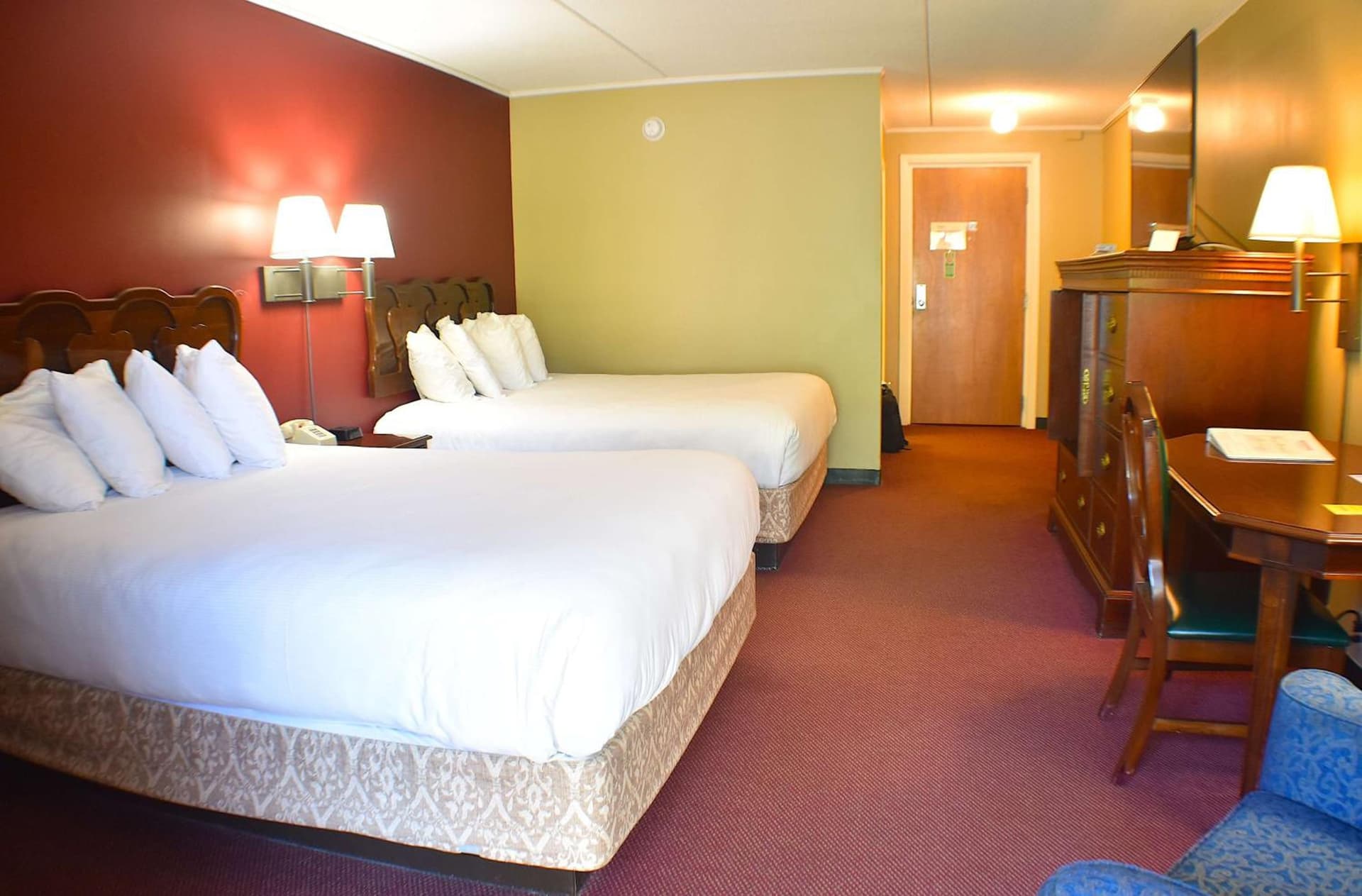 Fireside Inn & Suites Gilford gallery photo in Gilford — image 143