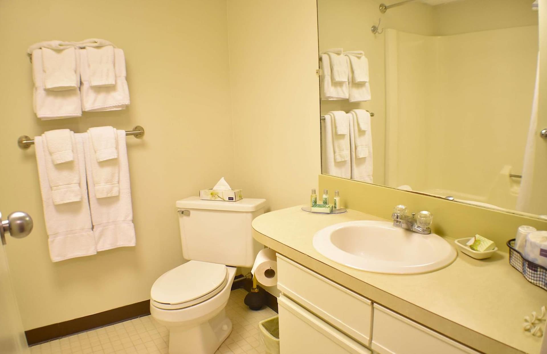Fireside Inn & Suites Gilford gallery photo in Gilford — image 135