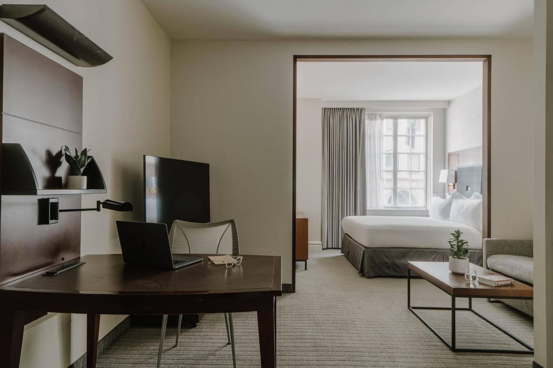Club Quarters Hotel Downtown, Houston gallery photo in Houston, TX — image 102