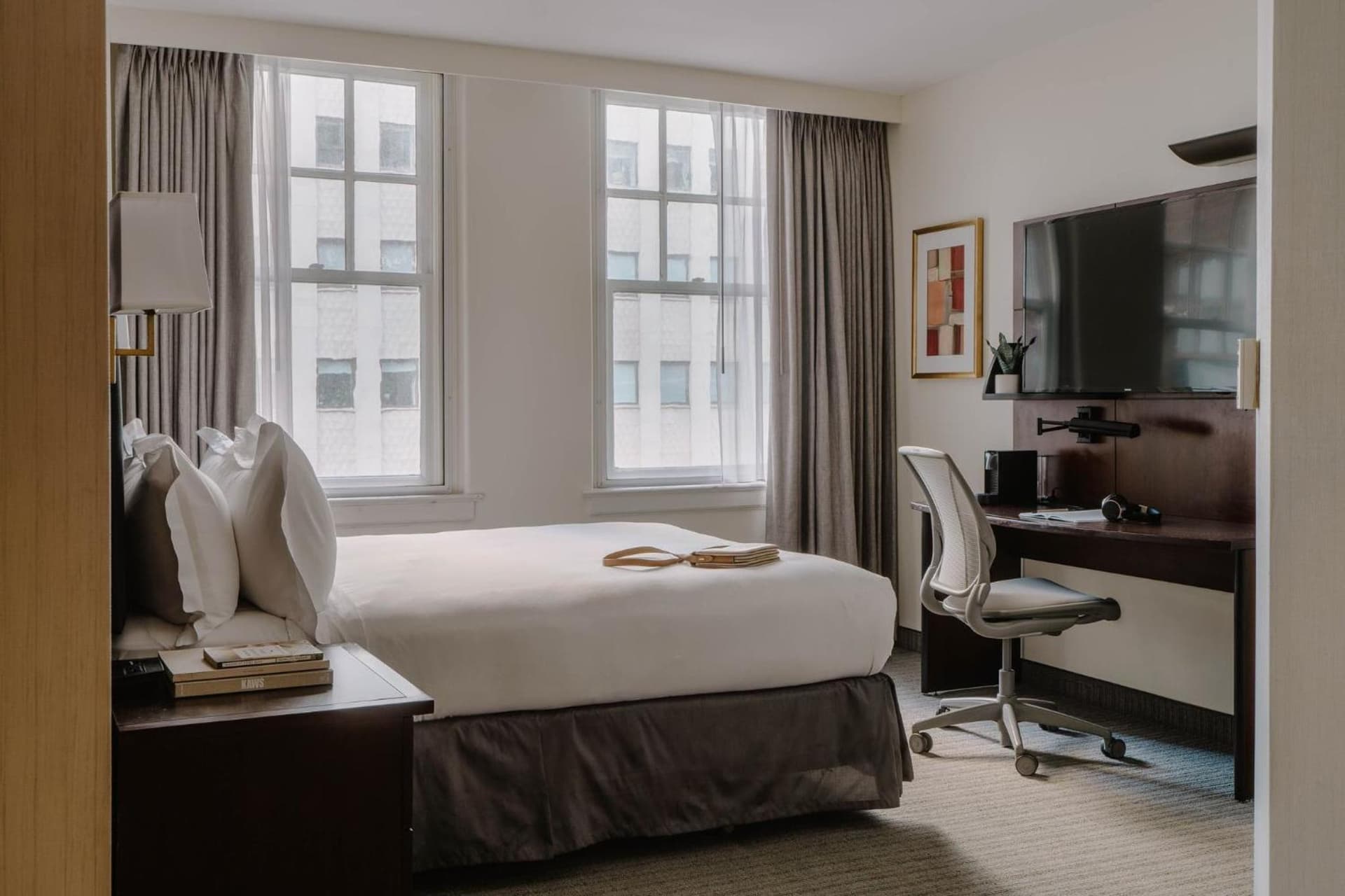 Club Quarters Hotel Downtown, Houston gallery photo in Houston, TX — image 64