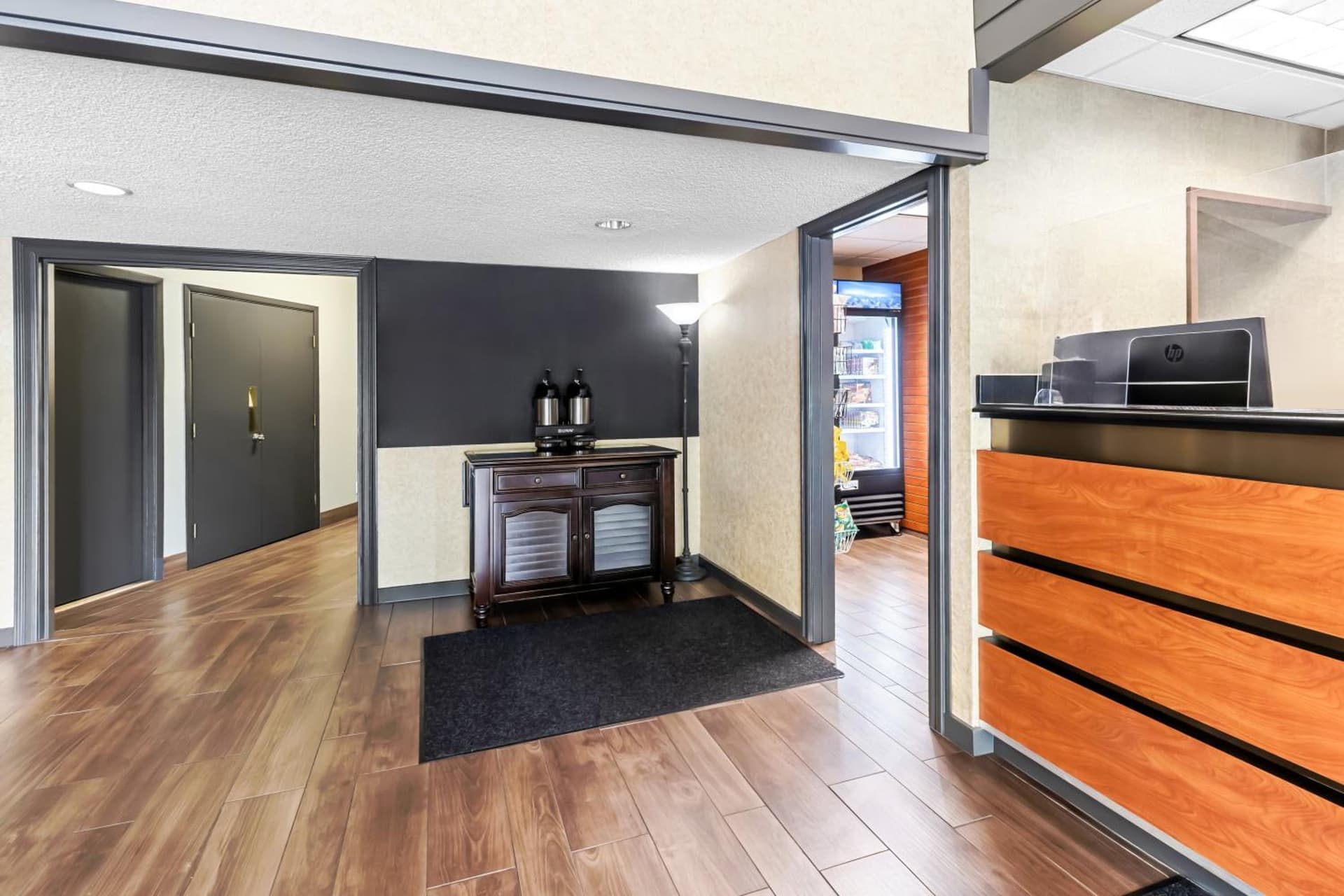 Red Lion Hotel Portland Airport property views in Portland, OR — gallery photo 3