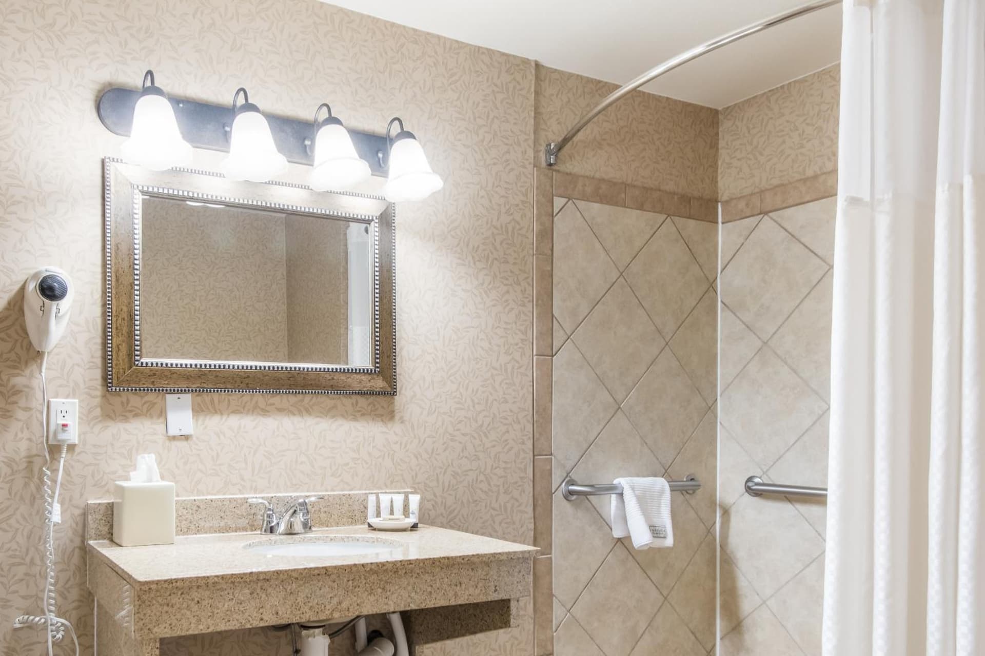 Red Lion Hotel Portland Airport gallery photo in Portland, OR — image 26