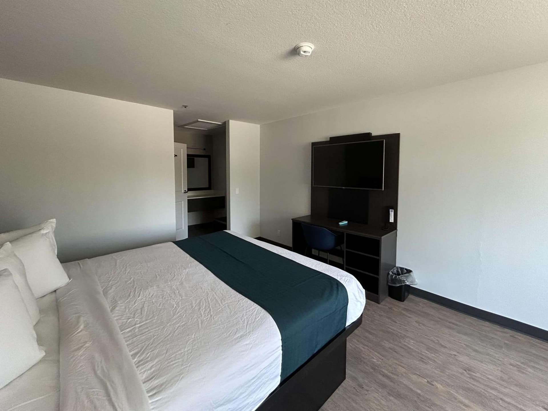 Motel 6 Lake Elsinore, CA gallery photo in Lake Elsinore, CA — image 12